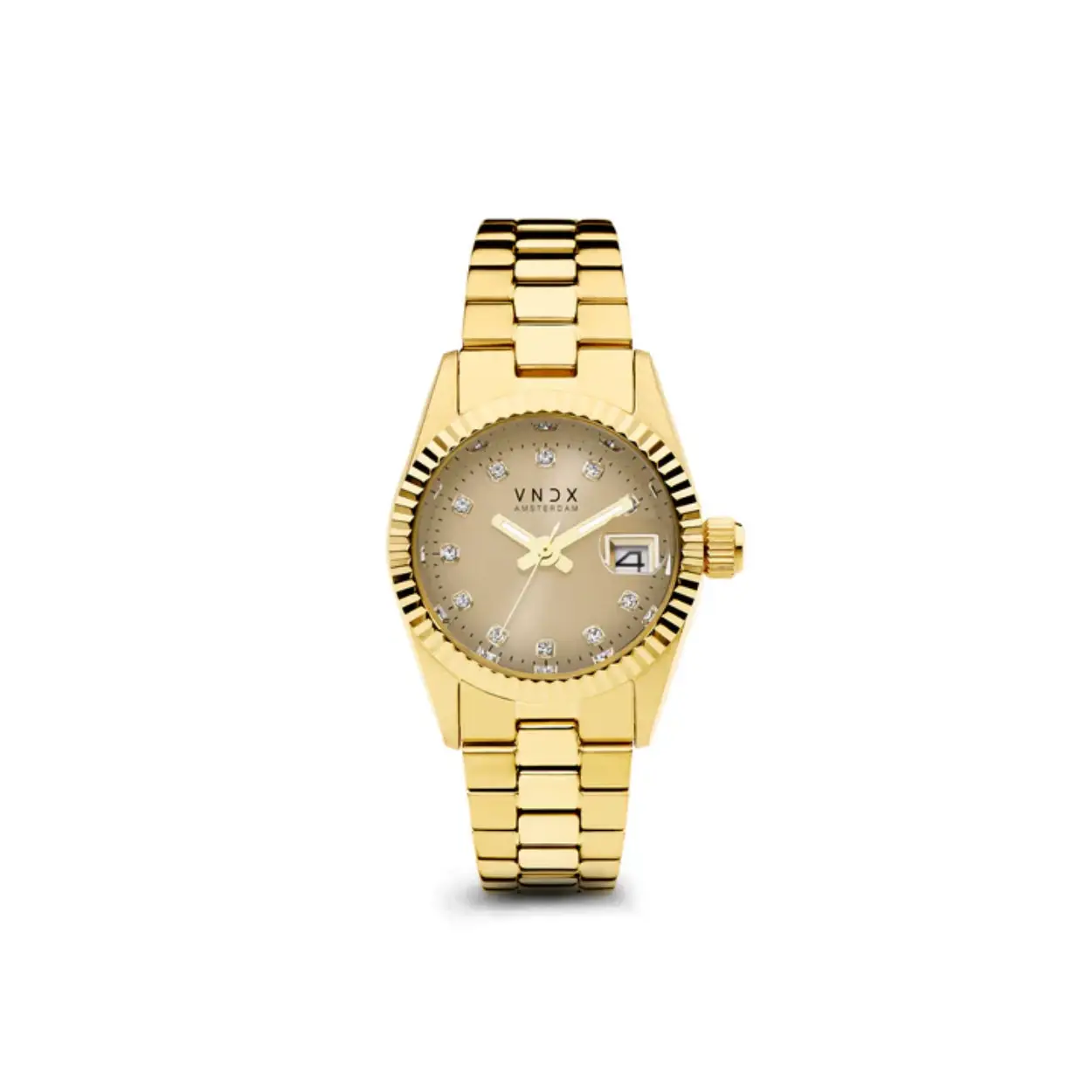 Ontdek de Dare Devil XS: een verfijnd horloge met een slanke kastdiameter van 26 mm, een waterdichtheid van 3 ATM en luminor wijzers. Dit horloge is het toonbeeld van subtiele elegantie en functionaliteit. De beige wijzerplaat voegt een vleugje sprankeling toe, terwijl de datumaanduiding je altijd op schema houdt. Of je nu overdag of ‘s nachts actief bent, de lichtgevende wijzers zorgen voor uitstekende leesbaarheid, zelfs in het donker. Wees jezelf, creëer je eigen stijl en kies je eigen pad! Just be a Dare Devil, It’s Never Too Late!