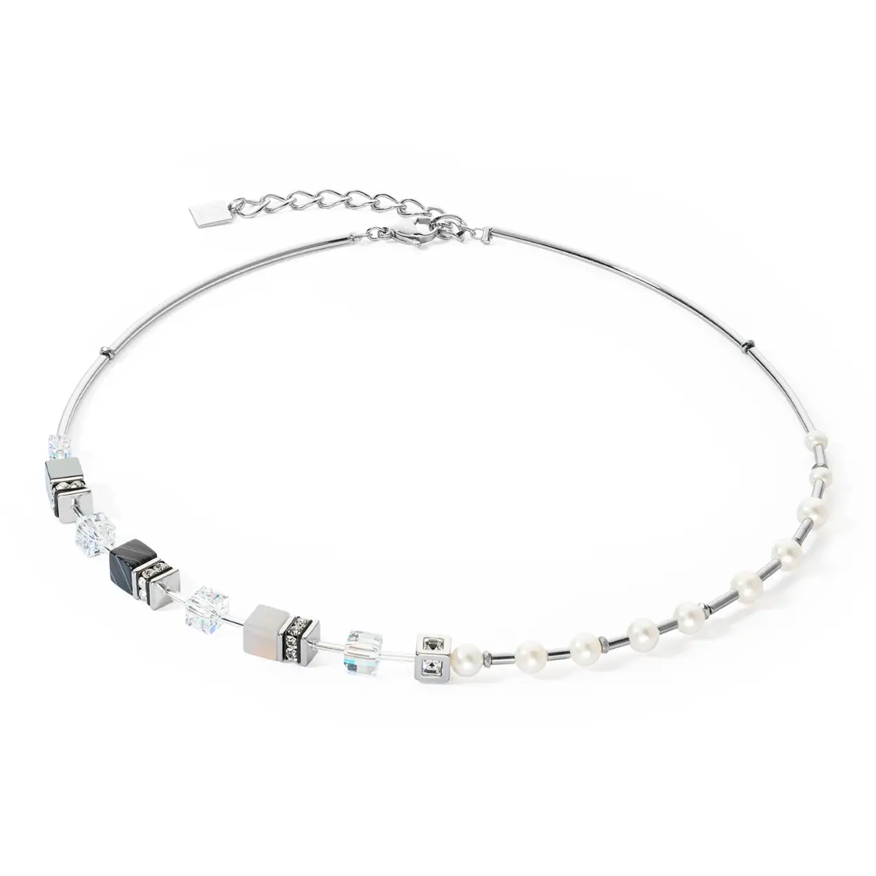Stalen Coeur de Lion collier met zoetwater parel, gestreept onix, grijs agaat, hematiet, Swarovski kristal en strass rondellen. Het collier is uit te breiden tot een set met een bijpassende armband en oorhangers.