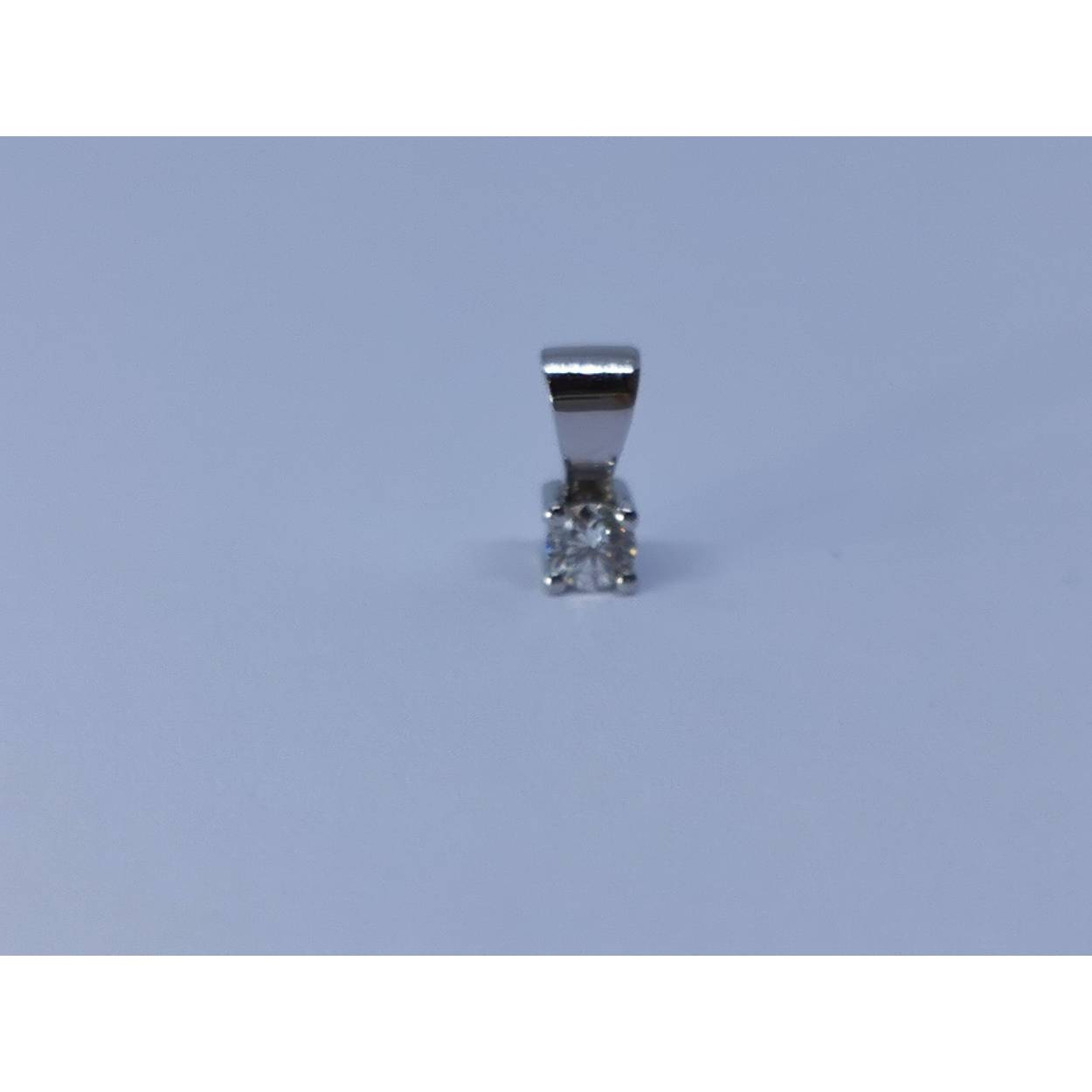 14 karaat wit gouden solitair diamanten hanger.

Soort: Diamant
Slijpvorm: briljant
Karaat: 0.14
Helderheid: VS1
Kleur: G
Aantal: 1