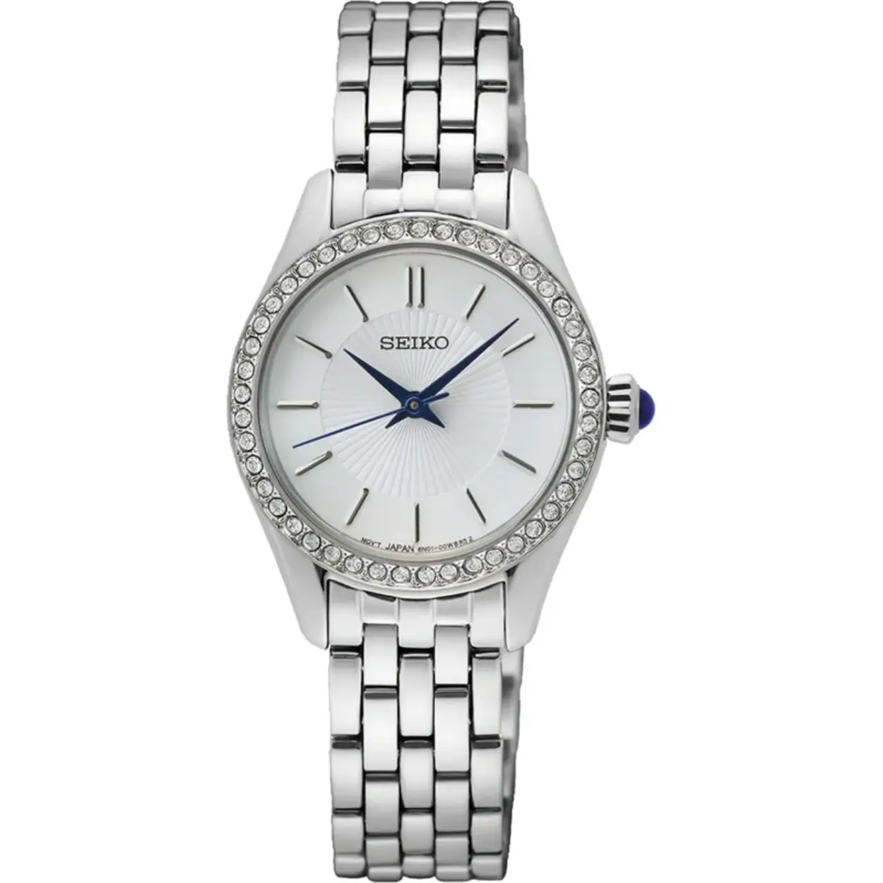 Dit is een dameshorloge van het merk Seiko. Het is een analoog horloge gemaakt van staal. De diameter van de kast is 26 mm en de kast is 7 mm dik.
De verdere specificaties van het horloge zijn als volgt:
Kastvorm: rond
Kastkleur: zilverkleurig
Kastmateriaal: staal
Bandbreedte: 12 mm
Bandlengte: 215 mm
Sluiting: vouwsluiting met drukker
Wijzerplaatkleur: wit
Glassoort: hardlex mineraal glas
Techniek: quartz
