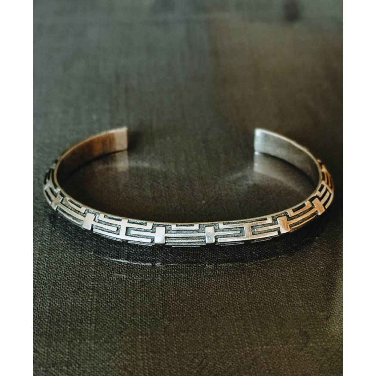 zilveren cuff armband in driehoekige vorm