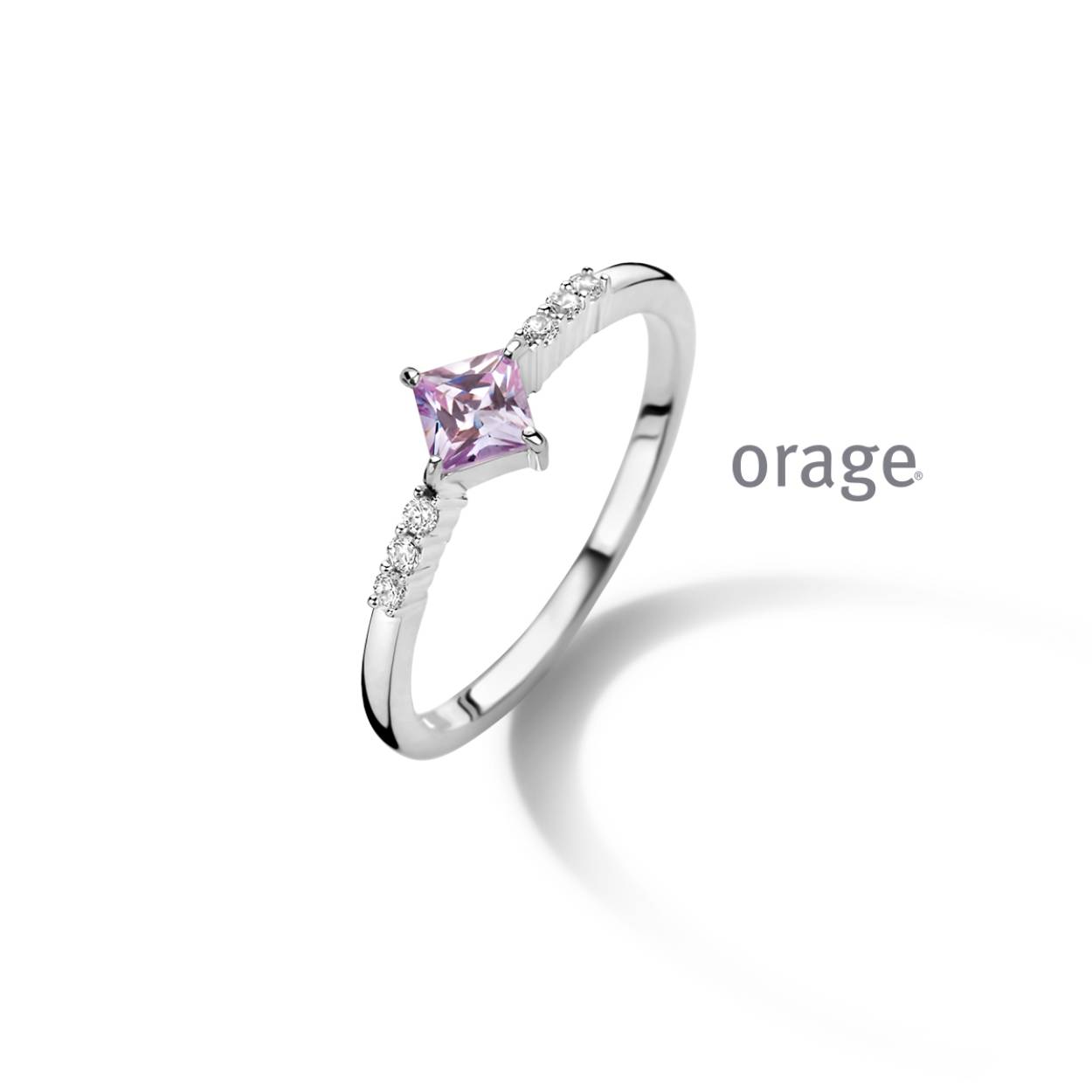 Zilveren ring van Orage met paarse centrale zirkonium en witte zirkonium aan de zijkanten
Maat: 54 (ook verkrijgbaar in andere maten!)
Bijhorende ketting met hanger en oorhangers ook verkrijgbaar (zie foto's)