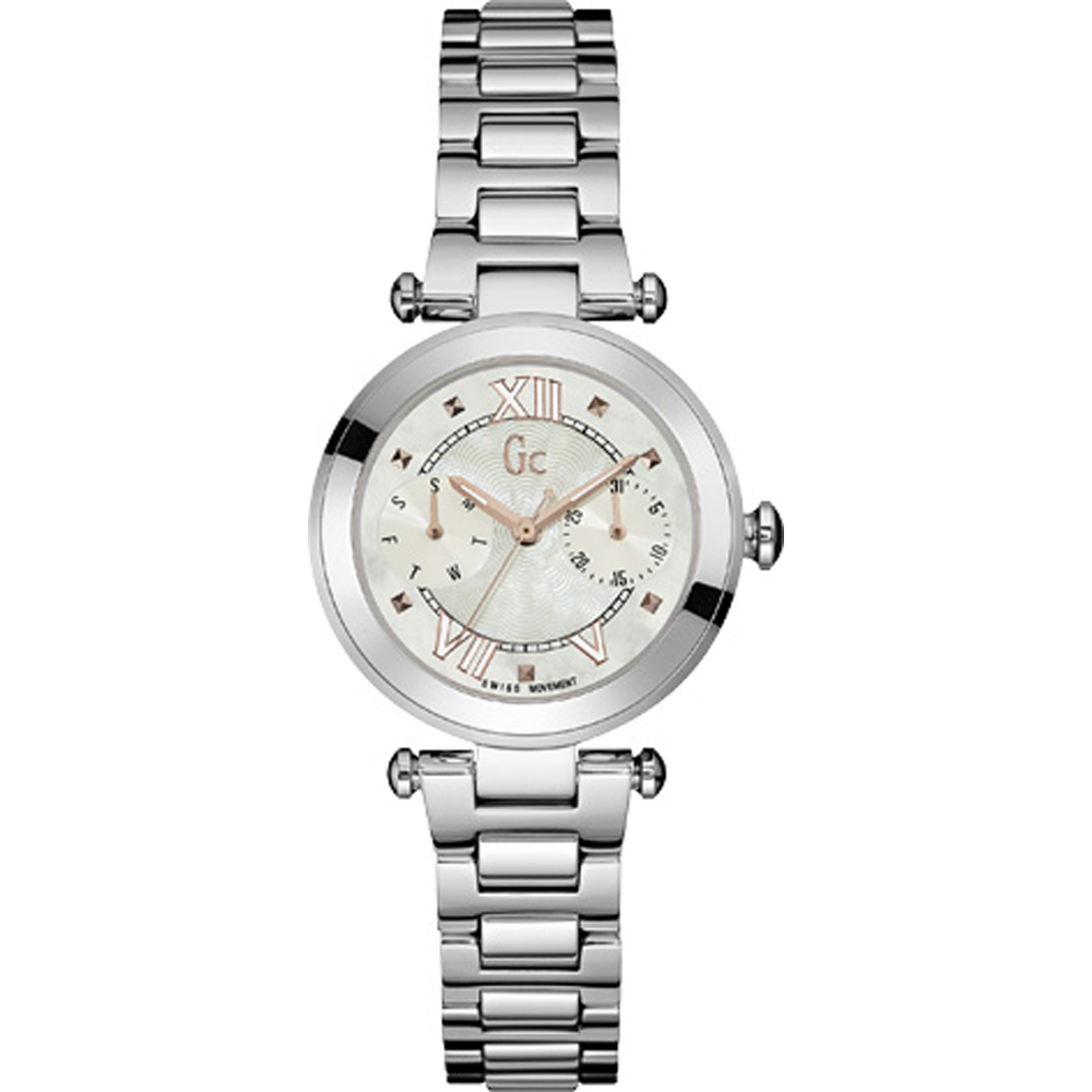 De Gc LadyChic dameshorloge heeft een sjieke uitstraling dankzij de 32 mm kast voorzien van mineraalglas met een parelmoerkleurige wijzerplaat en rosegouden details, waarop datum en weekdag worden aangeduid. Welke een stoere touch krijgt door de horlogeband van stalen schakels met vlindersluiting. Model: Y06010L1MF