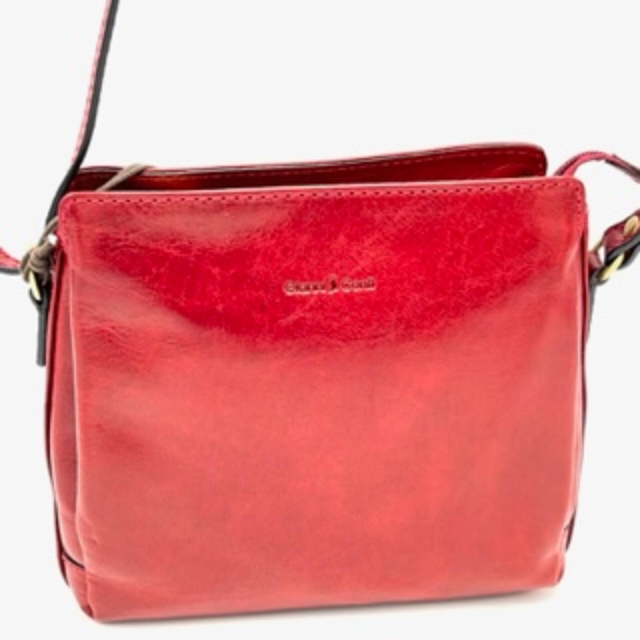 Top tas voorzien van drie binnen vakken onder de toprits.

Afmetingen:
Hoogte 20cm x breed 20cm x diep 9.5cm