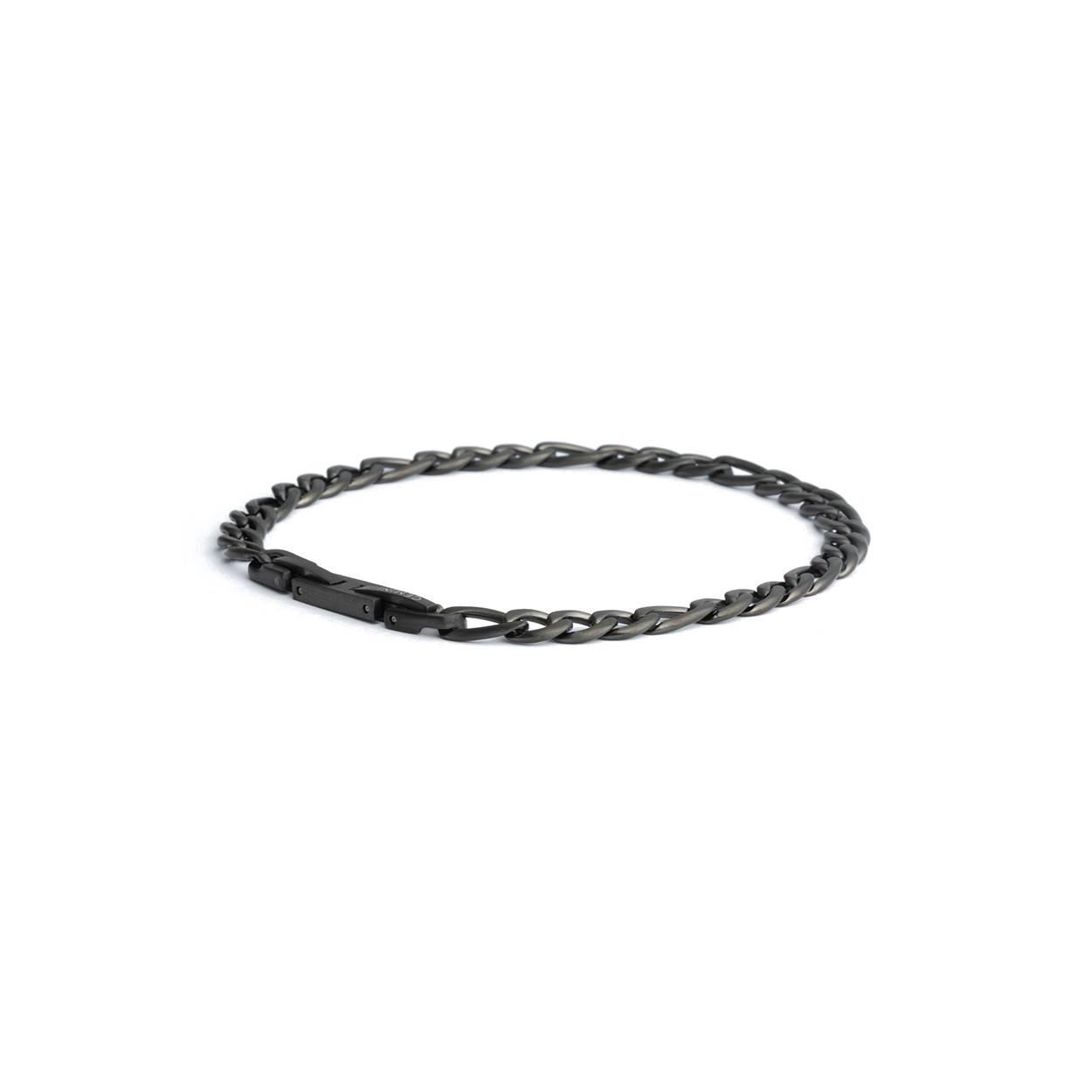 De Fortis Black armband is een prachtige 5mm figaro armband met een op maat gemaakte sluiting. Hij is +-1 cm verstelbaar, dus je hoeft je niet al te veel zorgen te maken over de maatvoering.

De armband is gemaakt van duurzaam 316L roestvrij staal en is met de grootste zorg afgewerkt.