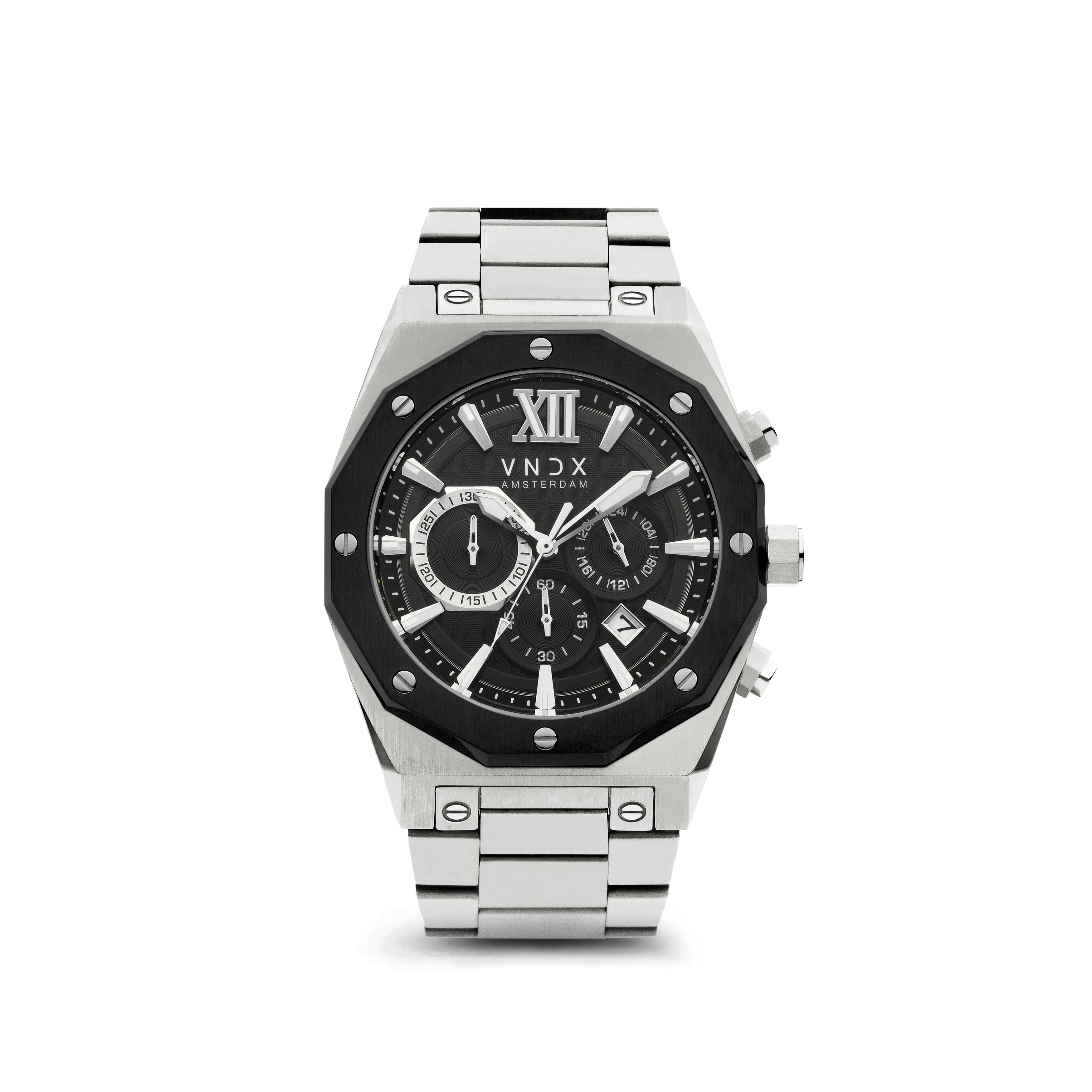 Dit horloge is hét model voor de stijlvolle man! De combinatie van het elegante zilver met de diep zwarte wijzerplaat creëert een genot om te dragen. Het zilver en zwart zorgt voor een stijl die aansluit op iedere outfit. Dit horloge is als Wise Man te dragen tijdens zakelijke momenten, maar miststaat zeker niet bij Rebelse weekenden.