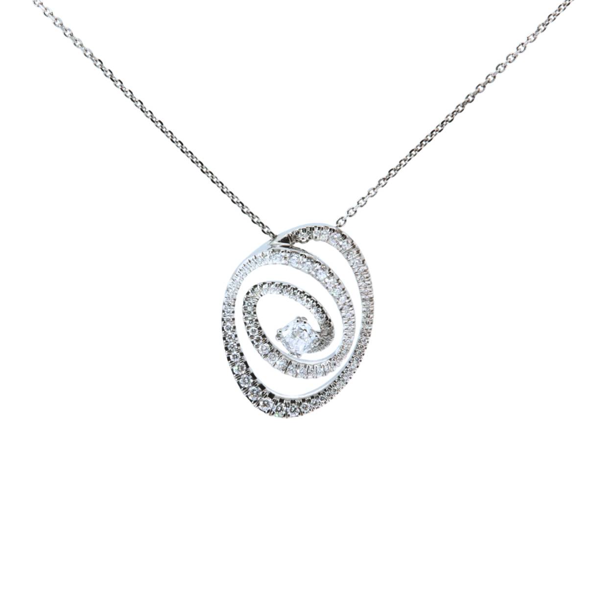 Witgouden ketting met een rond geometrisch design bezet met diamanten van 0.79ct en een centrale diamant van 0.12ct