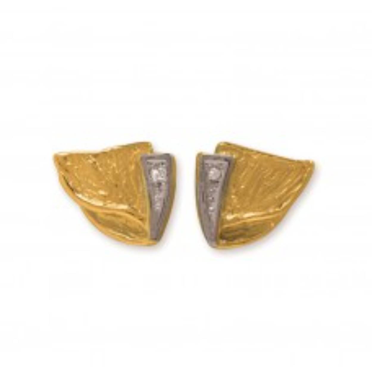 Wit gouden oorstekers 18 kt met briljant: 0,01 ct - 9/10 mm breed