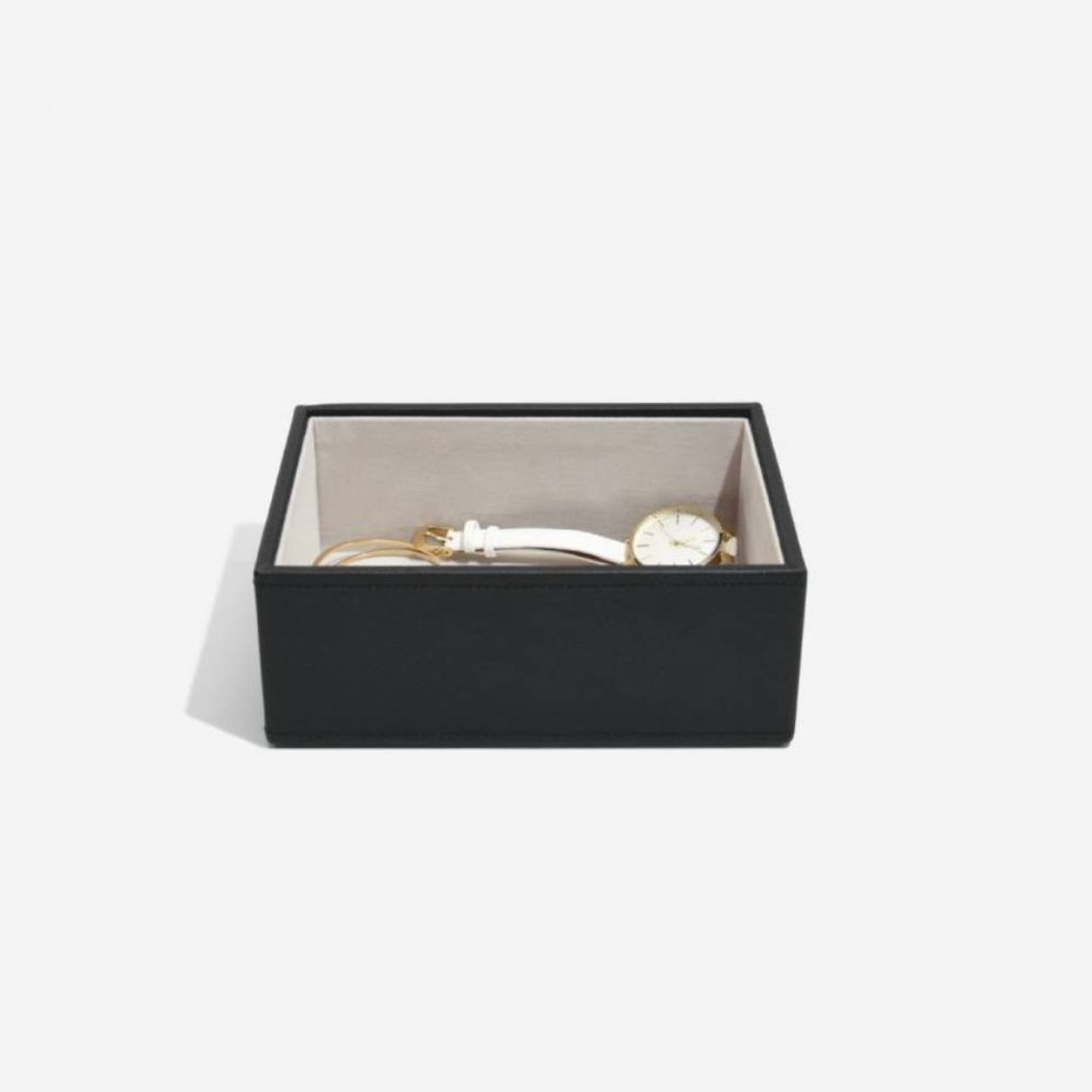 Met deze stapelbare boxen bergt u uw sieraden gemakkelijk op en ziet u in een oogopslag wat u zoekt. TIP: gebruik een TOP box hier bovenop om alles netjes stofvrij te houden