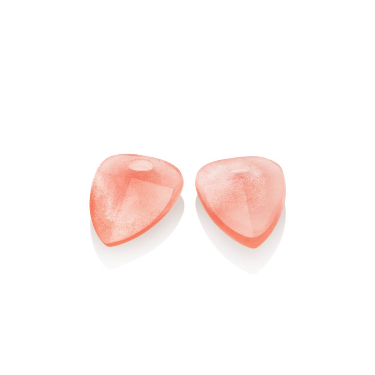 De Cherry Quartz Edge Mini oorstenen zijn een subtiele toevoeging aan jouw outfit. Deze oorstenen zijn zowel stijlvol als stoer te dragen. De Cherry Quartz oorbel edelstenen kun je hangen aan de creolen en oorstekers van Sparkling.