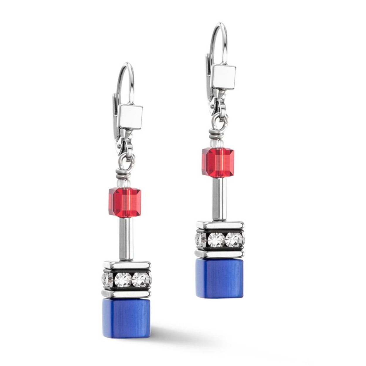GeoCUBE® Iconische oorbellen Silver-Royal - Tijdloze accenten in de trendy kleuren rood en blauw De GeoCUBE® Iconische oorbellen Silver-Royal richten zich op de trendy kleuren van het seizoen en voegen een stijlvol tintje toe aan elke look. De combinatie van felrode, diepblauwe en elegante zilveren details maakt deze oorbellen een veelzijdig accessoire dat zowel in het dagelijks leven als bij speciale gelegenheden indruk zal maken. Perfect voor iedereen die klassieke stijl waardeert met een modern vleugje kleur.