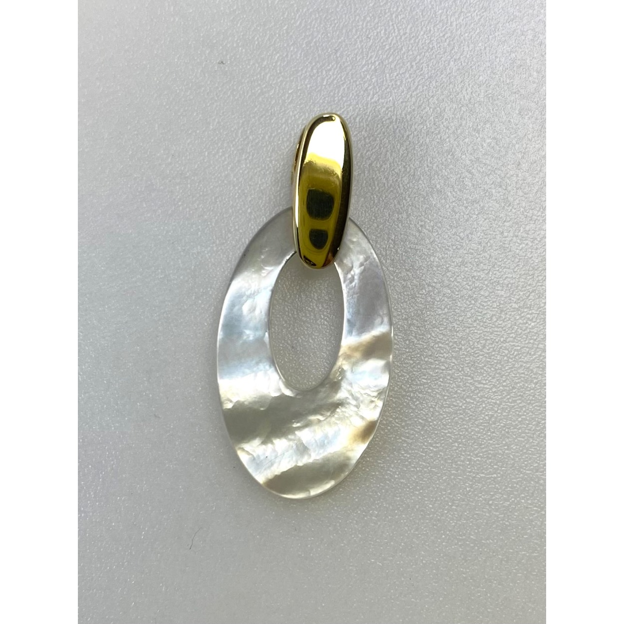 Gouden hanger ovaal met parelmoer