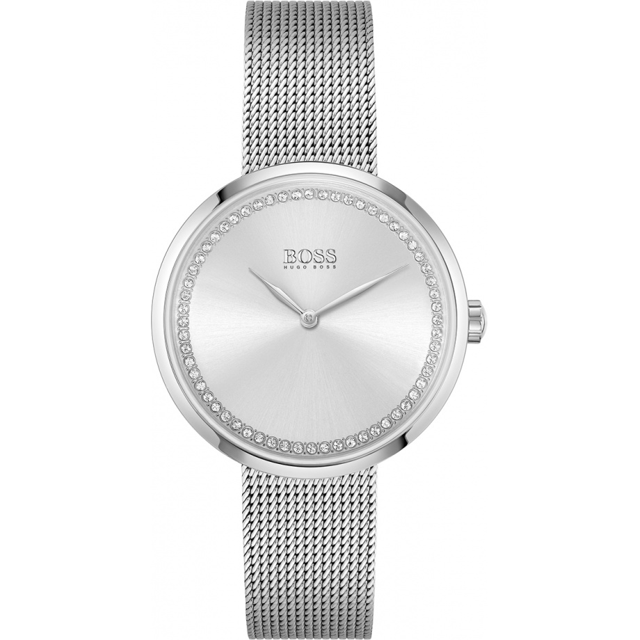 Dit prachtige dameshorloge van Hugo Boss heeft een diameter van 36 mm en is tot 30 meter waterbestendig. Het horloge heeft een zilverkleurige wijzerplaat en is afgedekt met mineraalglas. Dit horloge is van roestvrij staal met een gepolijst zilveren afwerking. De geborstelde sunray-wijzerplaat van dit horloge met twee wijzers en een minimalistisch ontworpen kast is gedecoreerd met een ring van Swarovski-kristallen. De polsband van mesh sluit met een delicate gesp, gegraveerd met het BOSS-logo.