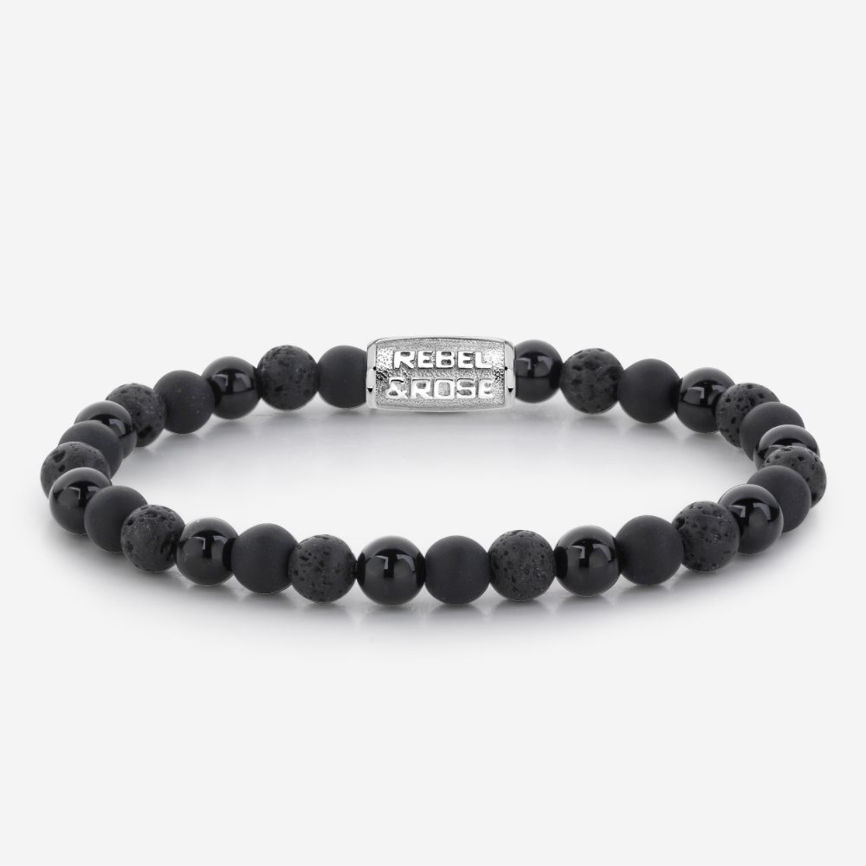 Omschrijving
Bead armband, handgemaakt van 6mm Lava stenen en de edelstenen zwarte Agaat en Onyx met een zilverkleurige sluiting. Het Rebel & Rose sieraad is makkelijk te combineren met andere zilveren, leren of kralenarmbanden.