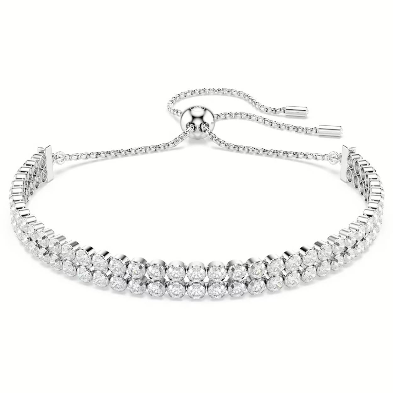 Deze tijdloze armband met rhodium toplaag is een ideaal cadeau voor liefhebbers van licht. Twee delicate strengen Swarovski Zirkonia zijn gezet in een elegant cupchain-ontwerp, dat prachtig rond de pols valt. De armband is afgewerkt met een innovatieve glijdende kogelsluiting, waarmee u de maat kunt aanpassen voor een perfecte pasvorm. Draag deze armband voor een verfijnde look overdag of creëer een glamourvolle look voor de avond door hem te combineren met contrasterende stijlen.