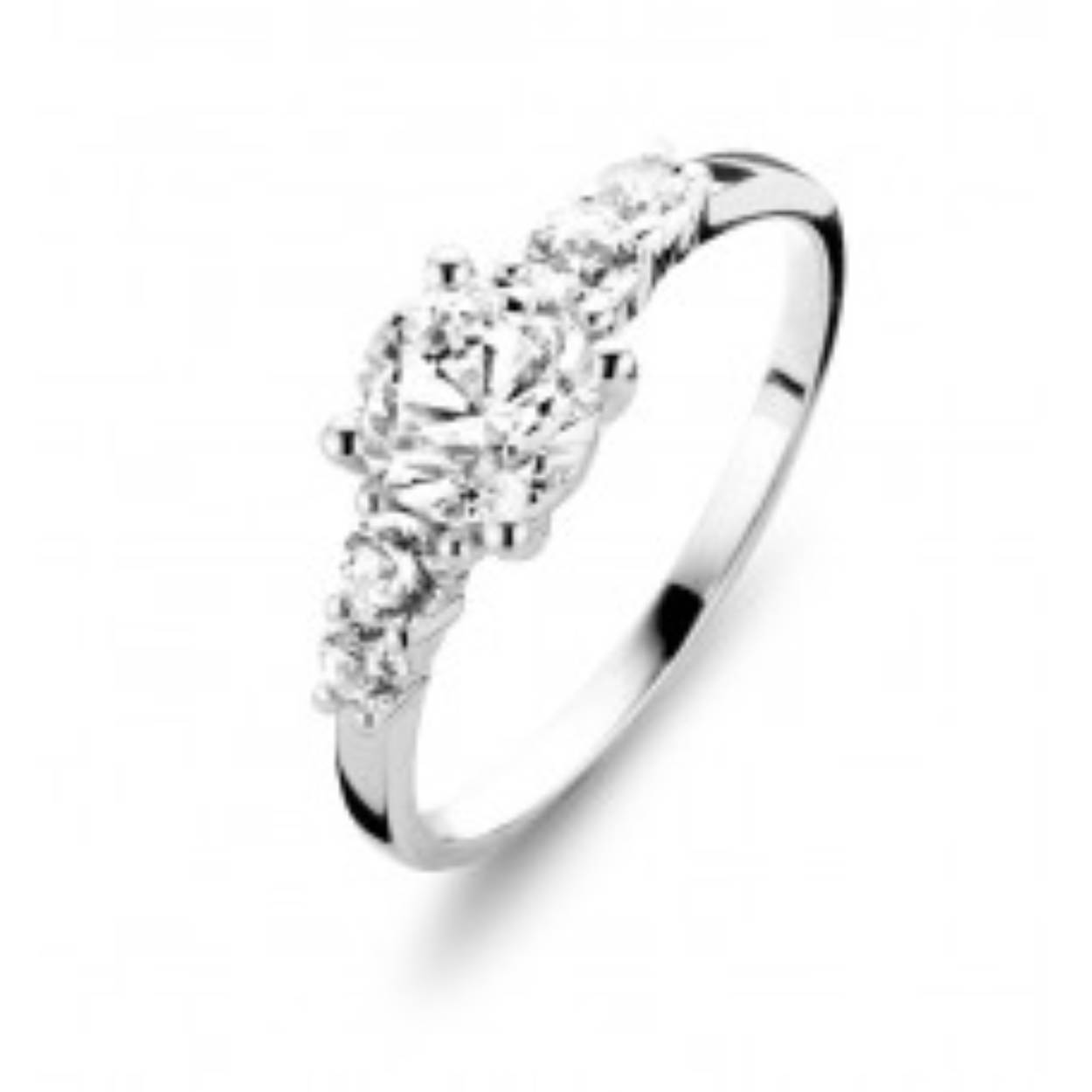 De ring is vervaardigd uit 18 kt witgoud en gezet met zirkonium.