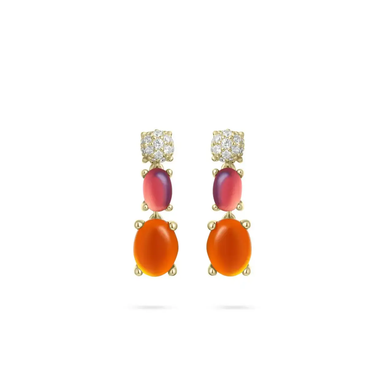 Oorhangers, steker is een bolletje met zirkonia, daar onder een rode en een oranje steen.