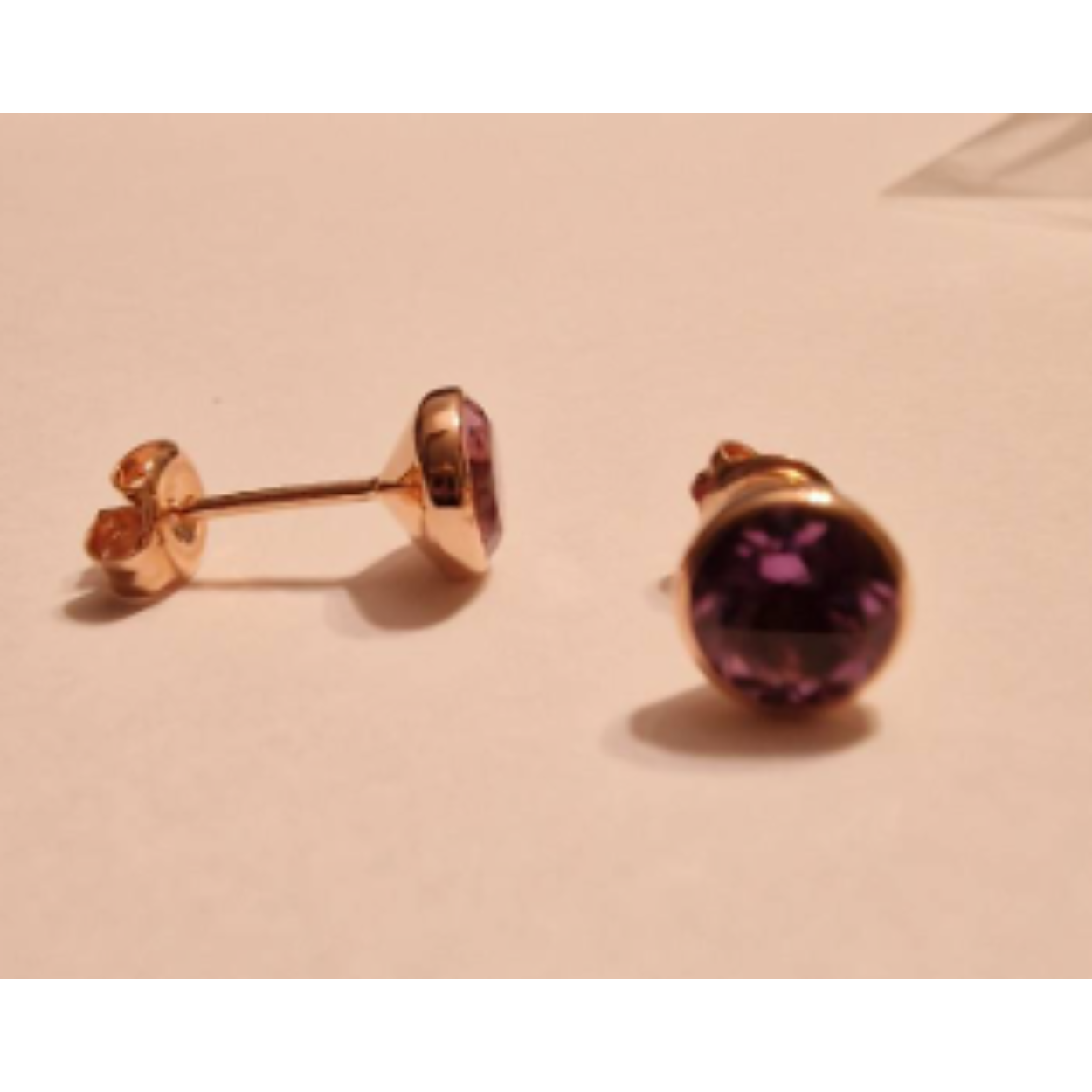 14k roodgouden kelk oorknop met 6mm Amethist