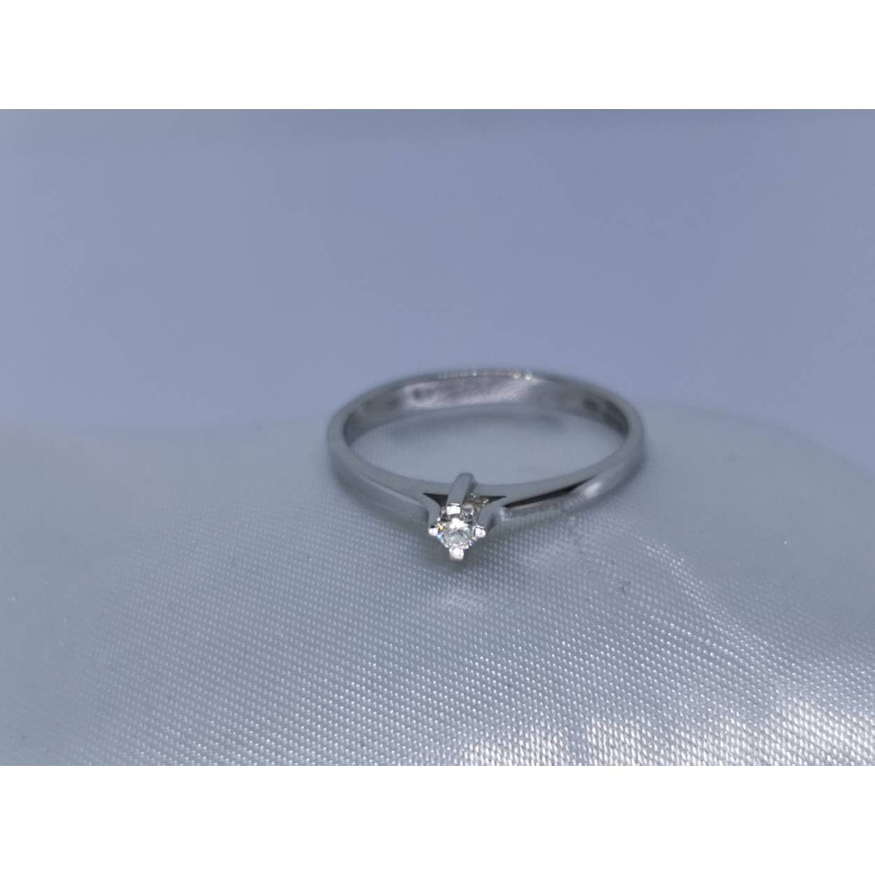 Soort: Diamant
Slijpvorm: briljant
Karaat: 0.06
Helderheid: VS1
Kleur: H
Aantal: 1