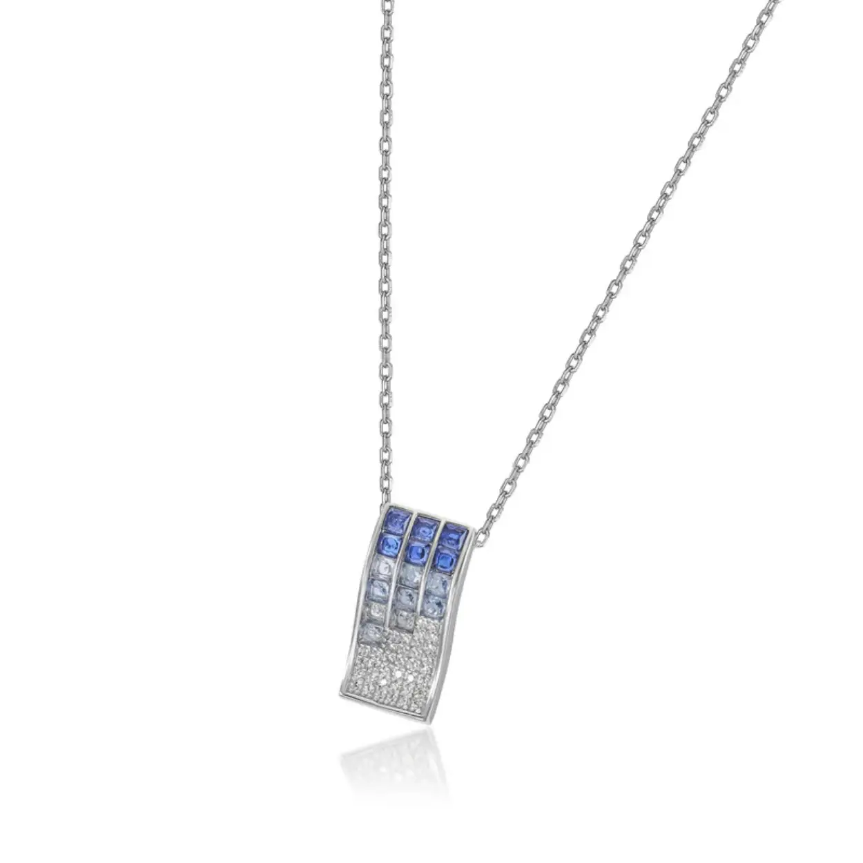 Necklaces with silver stones triple rail with gems in blue tones for women. Silver necklace made up of three rails, half of multicolored emerald-cut zirconia, in shades of azurite, chalcedony and light blue and the other half of white zirconia . Combine it with the matching earrings and ring and get a total look, you will shine!