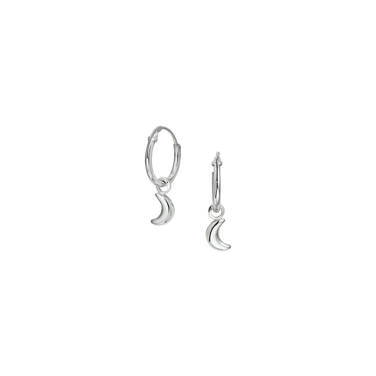 Gerhodineerd zilveren oorringen met een afmeting van 12x1.5mm uitgevoerd met een ster van 10.5x5mm. De oorringen zijn ook verkrijgbaar in diameters 23.5mm en 33mm en in varianten met een hart ster of driehoek.
