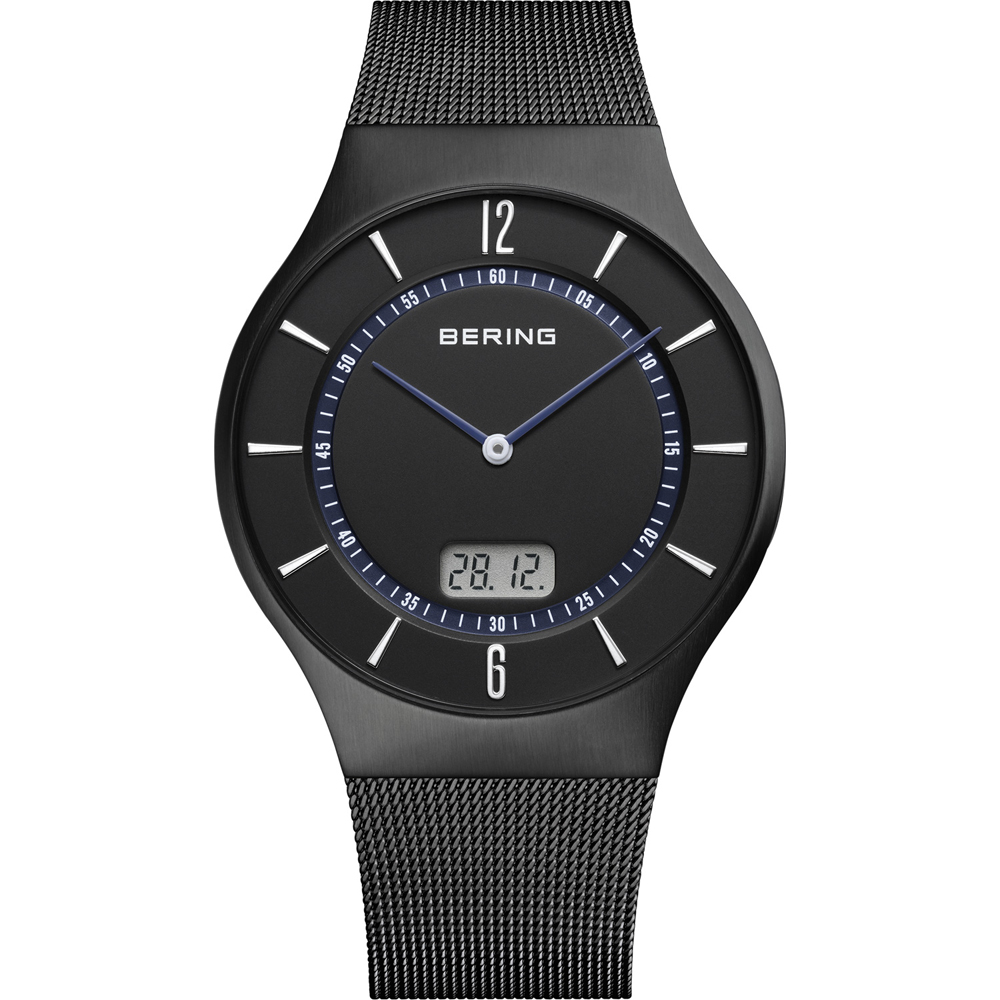 Bering heren horloge Radio Control. Zwarte milanese band met een zwarte wijzerplaat en blauwe wijzers.