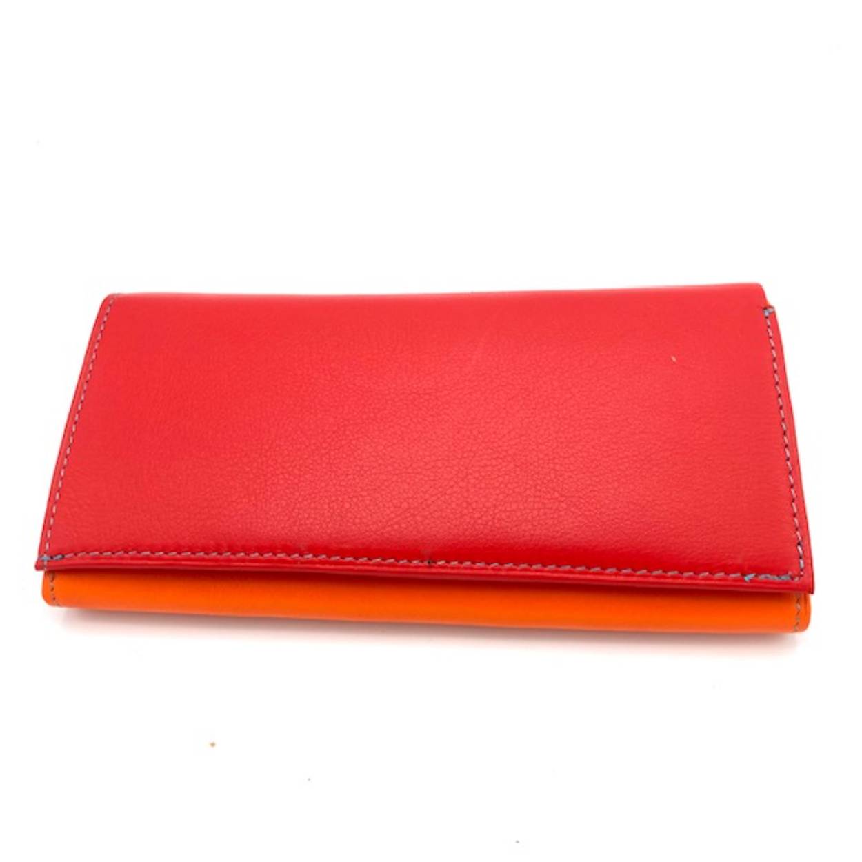 OwnLabel dames portemonnee met veel opbergruimte. Aan de achterzijde zit een handig  rits vak om snel munten in op te bergen.
Onder de klep is er ruimte voor 17 pasjes en twee steekvakken voor biljetten.

Afmetingen:
Hoogte 10cm x breed 19cm x 1 cm diep