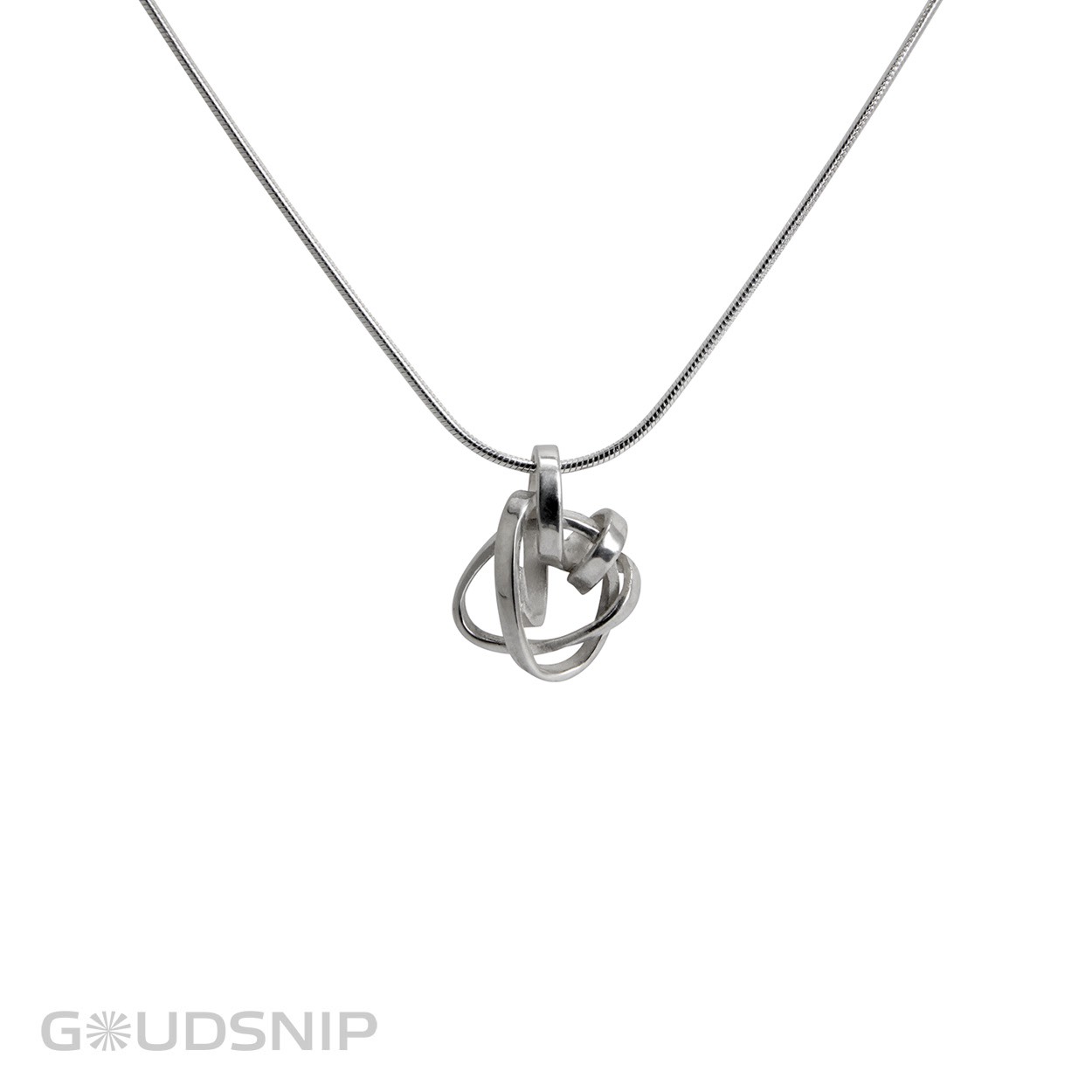 Hanger is exclusief collier