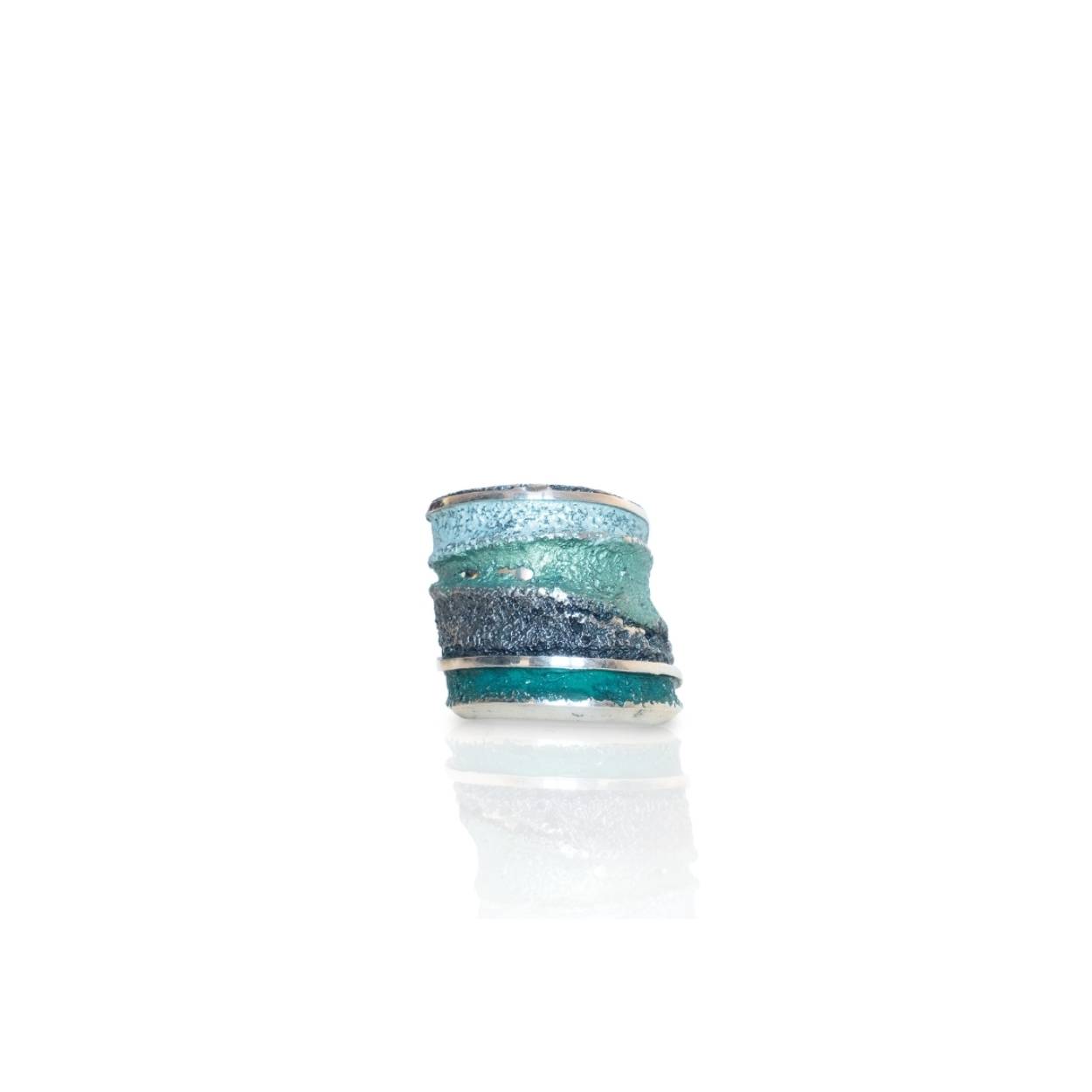 Big emerald-green Sinera ring