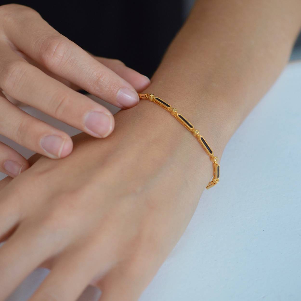Armband gold plated black 0.048ct brilj