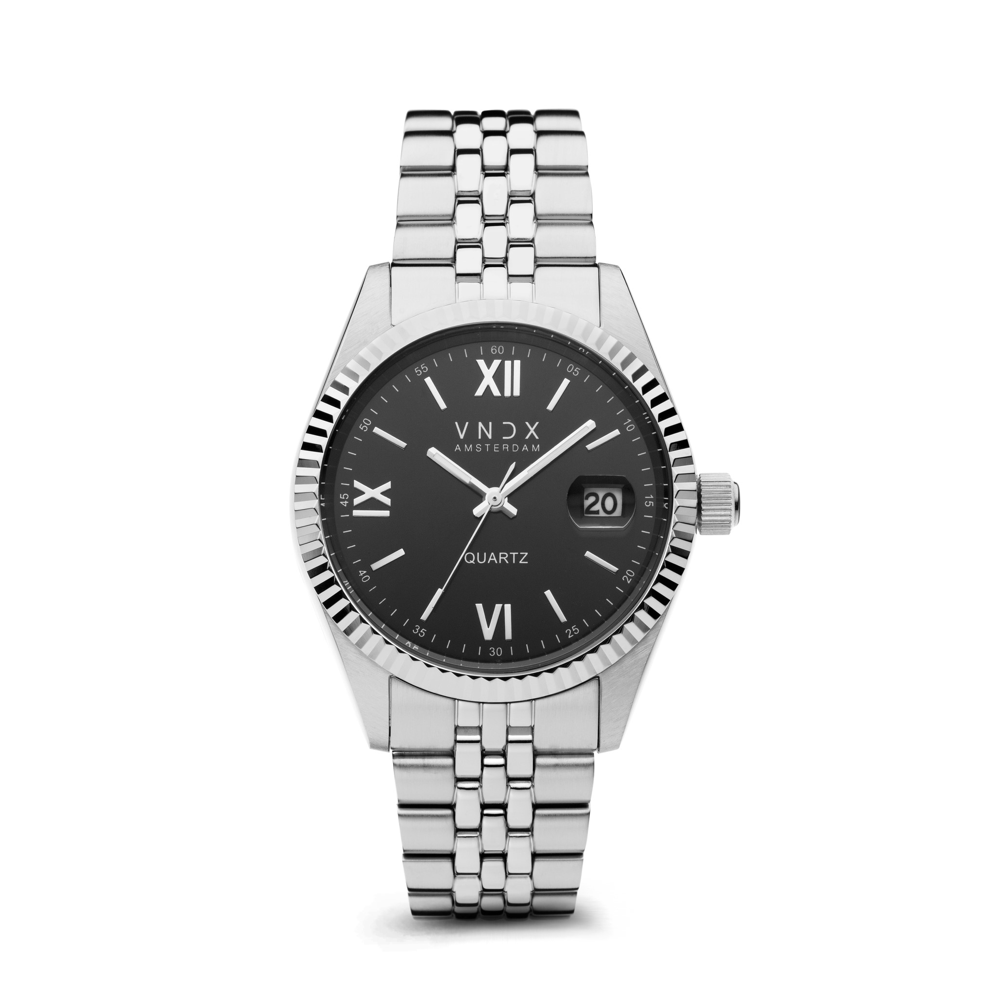 De Dare Devil XL Zilver Zwart, het horloge dat tot in detail is gemaakt om op te vallen. De diameter van haar kast is 40 mm kwaliteit en daarmee een eyecatcher om je pols. Met de roestvrijstalen schakelband kun je de Dare Devil perfect aanpassen op jouw polsmaat, zo ben jij één met je horloge.

Haar klassieke design zorgt ervoor dat je Dare Devil laat zien waarvoor je staat. Wanneer je haar van dichterbij ontdekt, zie je de prachtige zwarte wijzerplaat, voorzien van een zilveren index met datumaanduiding. Zo ben jij nooit te laat voor je feestje, afspraak of deadline.

Ben jij een Dare Devil die houd van feestjes of nachtelijke avonturen, ook dan zal de Dare Devil het perfecte horloge voor je zijn. Jouw Dare Devil is voorzien van lichtgevende wijzers, die zorgen voor een “Glow in the dark” effect. Zo zorgt je Dare Devil ervoor dat jij Never too late bent!

Wees jezelf, Creer je eigen stijl en kies je eigen pad! Just be a Dare Devil, It’s Never Too Late!