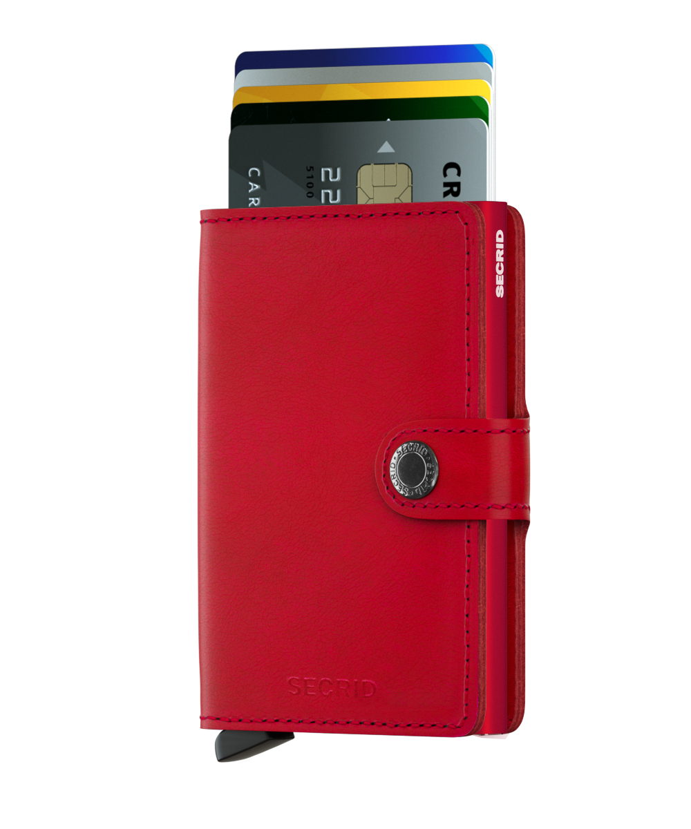 Miniwallet Original Red-Red is gecorrigeerd leer, gemaakt in Nederland en Italië van Europese runderhuiden. Bezoek onze leerpagina voor meer informatie over leereigenschappen, ons productieproces en verzorgingsinstructies.

Draagt
4 verdikte of 6 platte kaarten
4 extra kaarten
Bankbiljetten
Visitekaartjes
Bonnetjes
Afmetingen en gewicht
65 x 102 x 21 mm
72 g