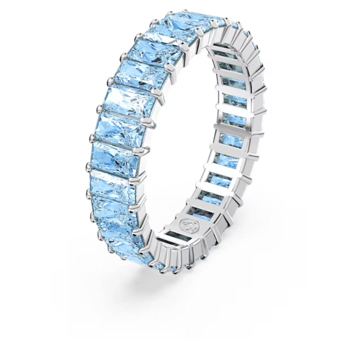Deze Matrix-ring valt op door de levendige aquamarijnblauwe kleur en vormt een prachtige aanvulling op uw sieradendoos. Blauwe stenen met een princess baguette-slijpvorm zijn gezet op een band met rhodium toplaag aan de hand van een proces waarin wetenschap en magie samenkomen. Dit schitterende accessoire kan eenvoudig gecombineerd worden voor verschillende gelegenheden.
Artikelnr.: 5661910
Collectie:  Matrix
Materiaal:  Rodium-verguld, Zirkonia
Kleur:  Blauw
