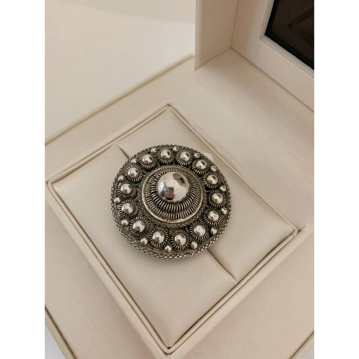VINTAGE zilveren broche / zeeuwse knop