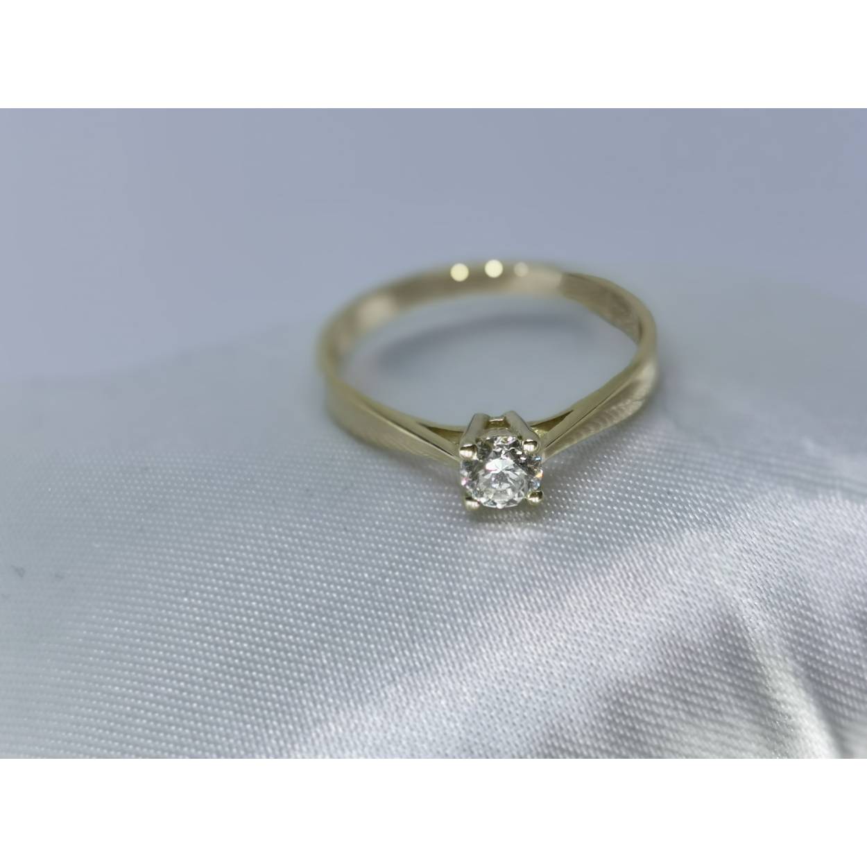 
Soort: Diamant
Slijpvorm: briljant
Karaat: 0.30
Helderheid: VS1
Kleur: E
Aantal: 1