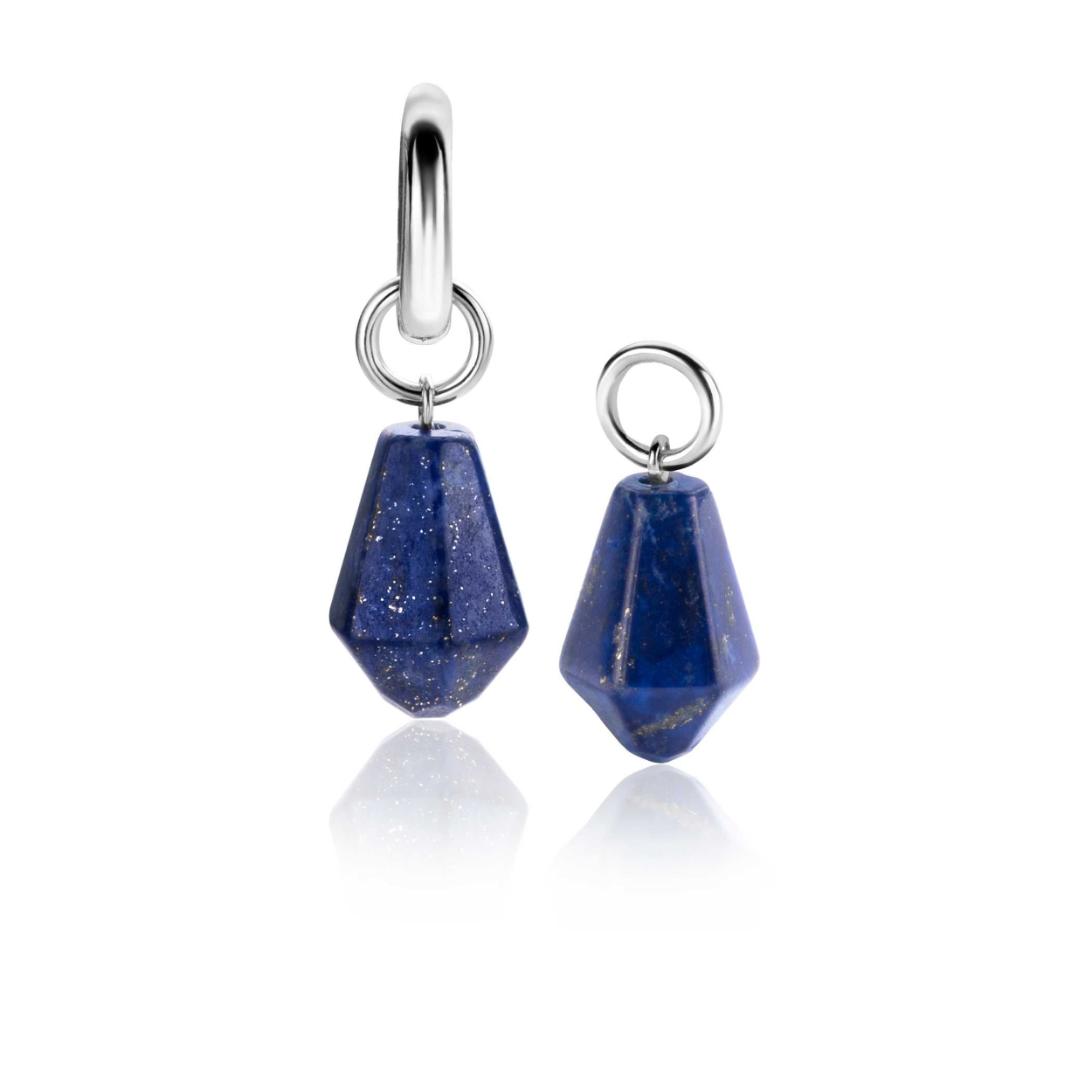 ZINZI zilveren oorbedels (19x8mm) in kegelvorm, gemaakt van lapis lazuli edelstenen. De oorbedels hebben een rond hangoog, waarmee je ze sierlijk aan je zilveren ZINZI oorringen hangt. De oorringen zijn niet bij de prijs inbegrepen. Vervaardigd van eerste gehalte zilver (925)