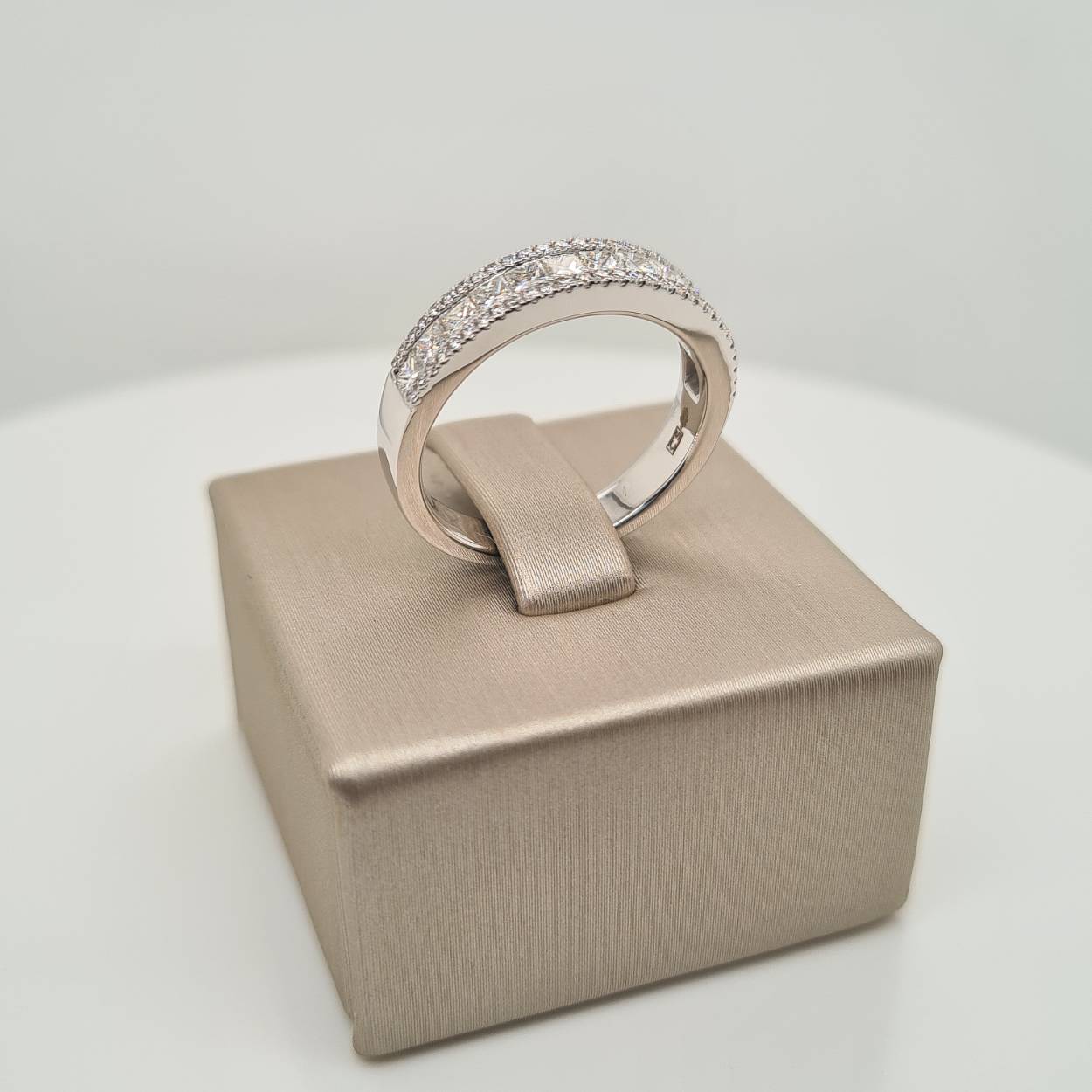 14krt gouden ring met diamant