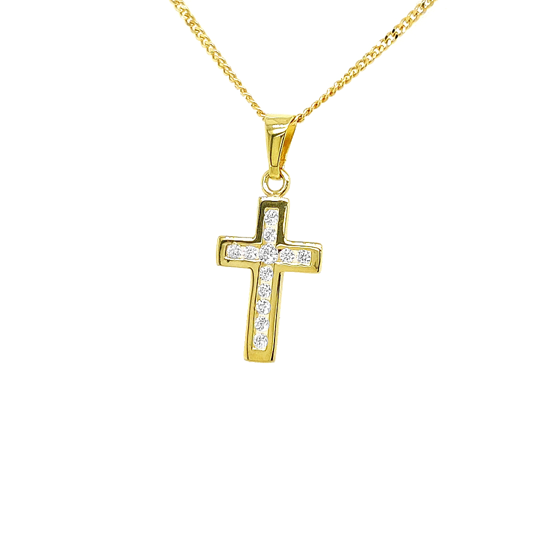 Deze geel gouden kruishanger is gemiddeld van formaat en volledig glad gepolijst. Daarnaast is de hanger volgezet met briljant geslepen zirkonia stenen.

Note: het kettinkje hoort niet bij de hanger, deze is enkel gebruikt voor de foto.