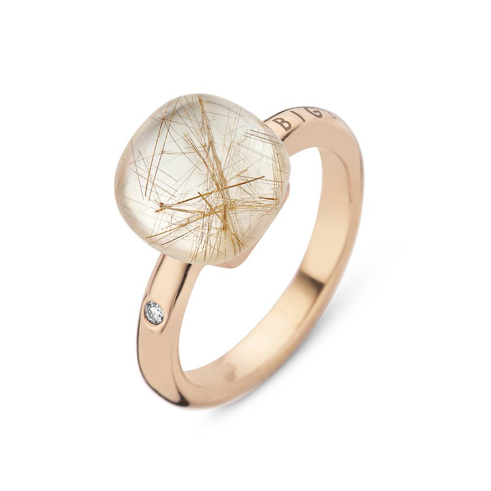 De Mini Sweety ring is vervaardigd in 18kt rose goud enafgewerkt met een rutielkwarts en parelmoer. Op de corps van de ring is ook een kleine briljant gezet. Ringmaat: 17,5. Heeft u een andere ringmaat? Neem dan even contact met ons op.