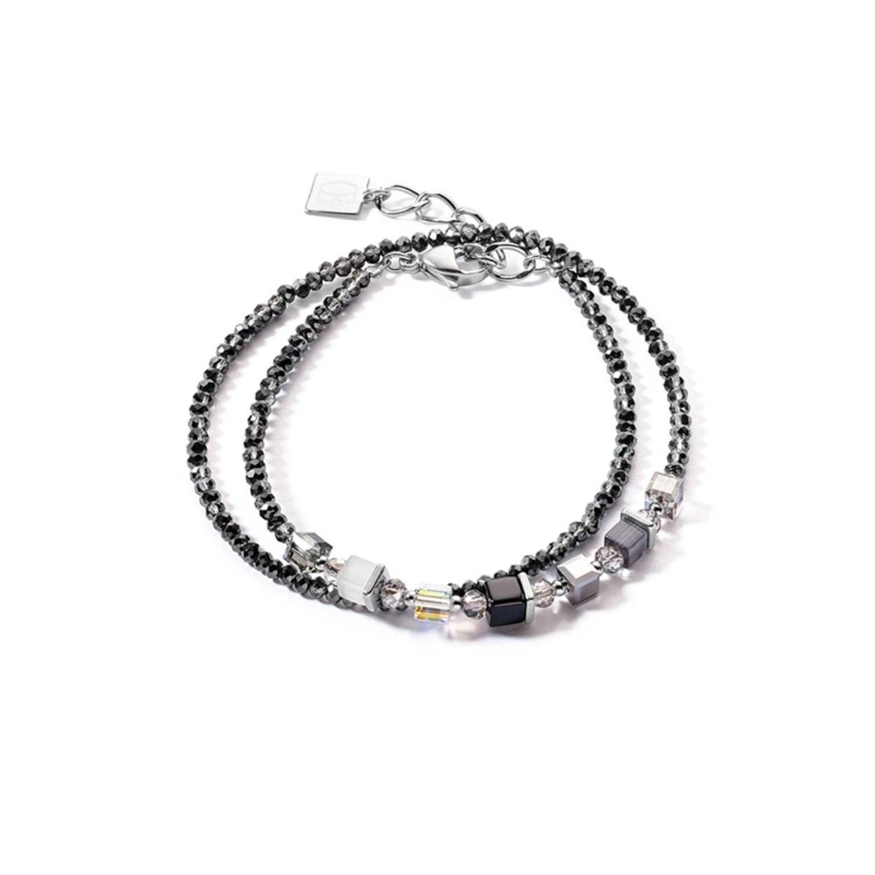 Voeg wat extra kleur toe aan uw outfit met deze dubbele armband van Coeur de Lion.

Handgemaakt uit Duitsland en vervaardigd met Swarovski kristal, synthetisch tijgeroog, geslepen glaskralen en edelstaal.

Bij aankoop van de armband krijgt u bijpassende oorknopjes cadeau, twv €39,-