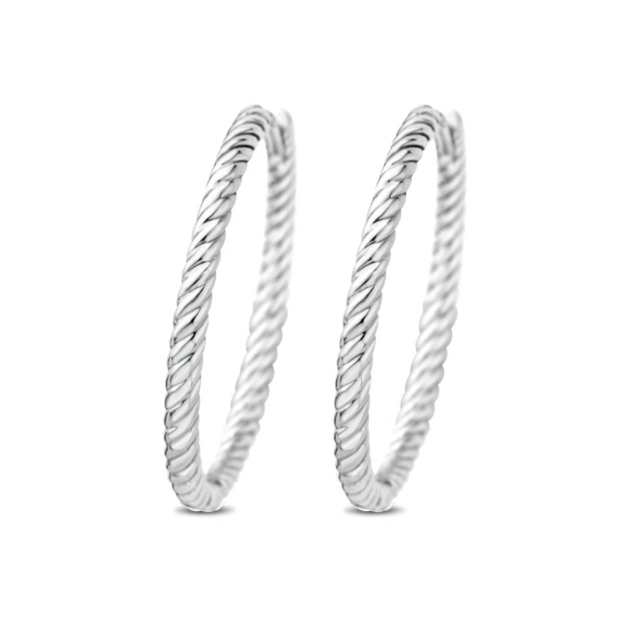Moments biedt een basis zilveren sieradencollectie. De collectie bestaat uit tijdloze sieraden met fashion twist, de sieraden zijn draagbaar voor elk moment van de dag. Alle sieraden zijn vervaardigd van de hoogste kwaliteit sterling zilver en alle zirkonia stenen zijn met de hand gezet. Mooie oorringen van Moments met artikelnummer 72772AW. De oorringen zijn van gerhodineerd zilver en hebben een scharnier waardoor ze gemakkelijk in en uit te doen zijn. Het is leuk om deze oorringen te combineren met andere sieraden van Moments.