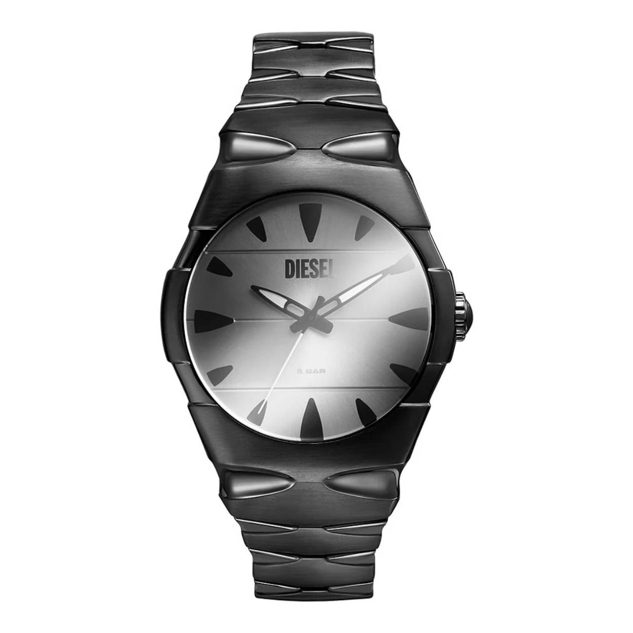 Dit Diesel D-Sruptor horloge van 42mm heeft een zilverkleurige sunray-wijzerplaat, uurwerk met drie wijzers, en een zwarte roestvrijstalen armband.