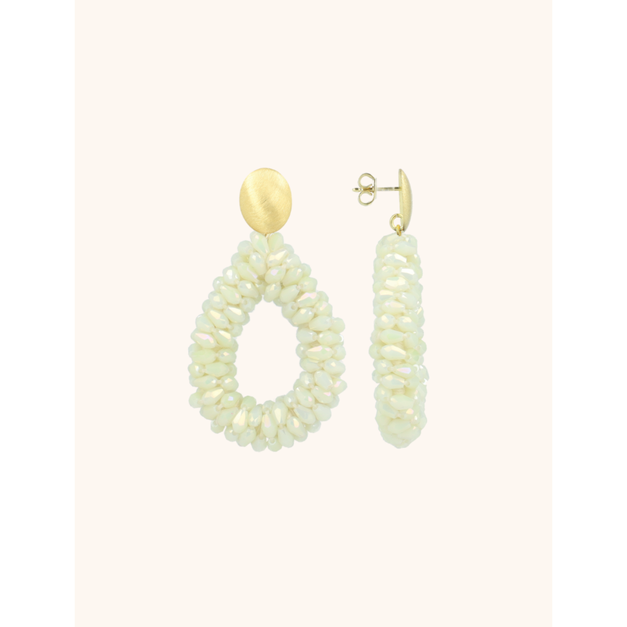 De Drop L Marquis - Ivory, is een stijlvolle oorbel in de categorie HOOP_EARRINGS. Deze prachtige ivoren oorbellen zijn perfect om elke outfit een elegante touch te geven. Draag ze bij zowel casual als formele gelegenheden voor een verfijnde uitstraling. Combineer met andere ivoren sieraden voor een complete look.