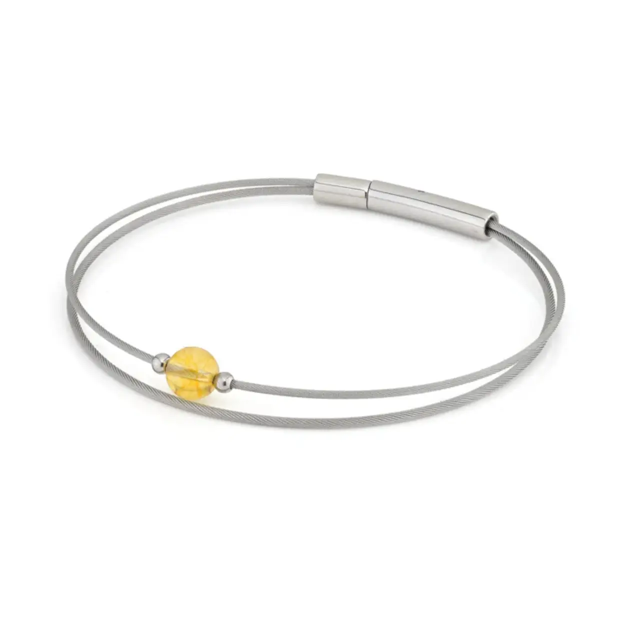 Het zonnestraaltje voor degene die de geboortemaand November hebben. Deze energieke edelsteen is echt prachtig om te dragen in het zilver! 

Deze armband maken wij van twee soepele draden, met een Citrien en twee bolletjes van zilver edelstaal en met een gemakkelijke bajonetsluiting.  

Gemakkelijke Bajonet Sluiting 
Handgemaakt in Nederland
Hypoallergeen