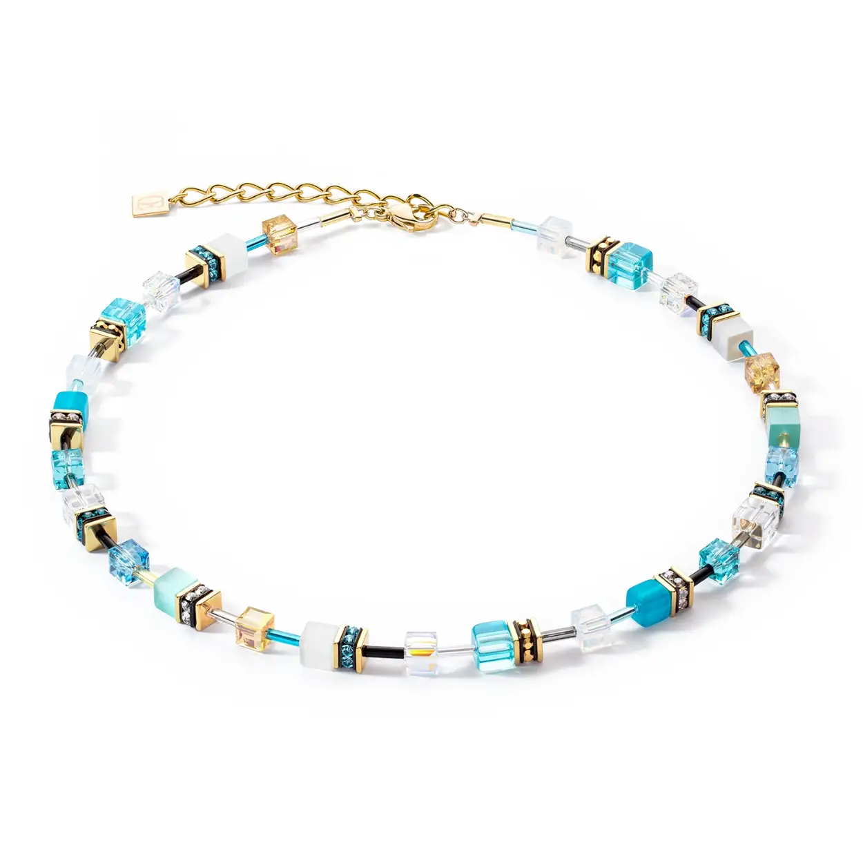 Het stralende turkoois in combinatie met goudkleurige details van deze prachtige ketting voegen de perfecte kleur toe aan je look. Of het nu afzonderlijk of in een set is, de sieraden zijn echte blikvangers.

Handgemaakte ketting gemaakt van synthetische tijgeroog, Swarovski kristallen, strass rondellen en verguld edelstaal. De verlengketting maakt flexibel dragen mogelijk.