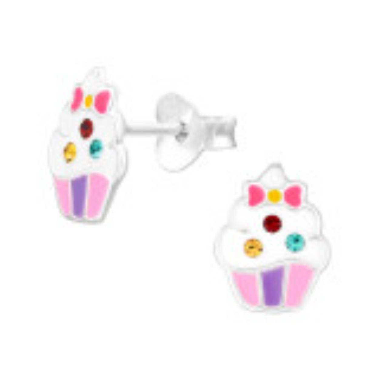 Deze prachtige zilveren oorstekers Cupcake zijn perfect voor liefhebbers van zoete lekkernijen. De oorstekers hebben een schattige cupcakevorm met gedetailleerde versieringen en zijn gemaakt van hoogwaardig zilver. Draag deze oorstekers bij elke gelegenheid voor een speelse en trendy look. Combineer ze met bijpassende sieraden voor een complete en stijlvolle uitstraling. Perfect om cadeau te geven aan iemand die dol is op cupcakes!