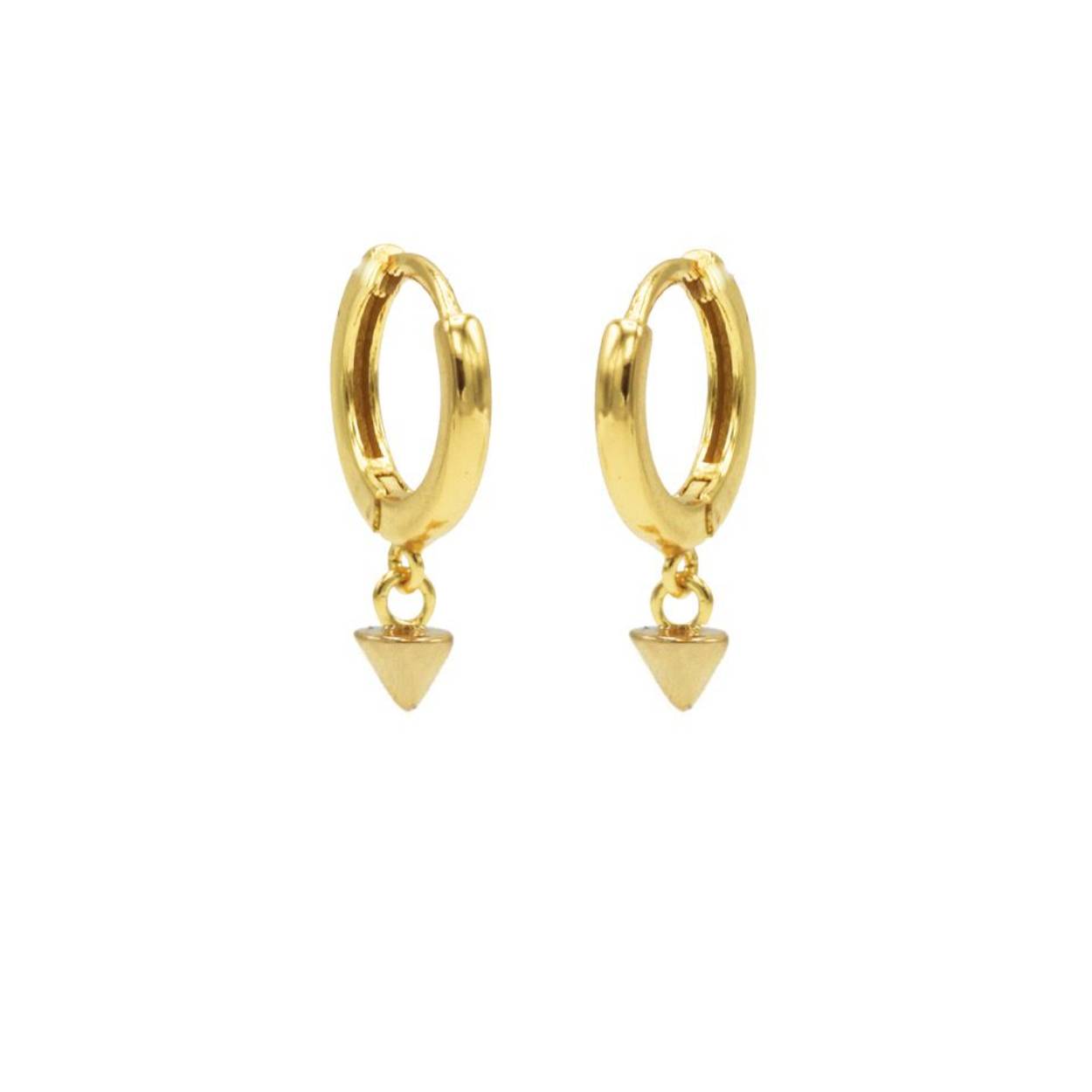 Karma hinged symbols hoops. Mooie creool met clip sluiting en de hanger hangt onder de oorbel in een klein ringetje. De oorbellen zijn verkrijgbaar in 3 verschillende kleuren, Rose, Goud en Zilver. De lengte van de totale oorbel is 26mm. Karma sieraden worden gemaakt van de beste materialen. Zo is dit sieraad gemaakt van sterling zilver met een mooie plating. Karma oorbellen staan heel leuk in jouw earparty en kunnen bij elke gelegenheid worden gedragen