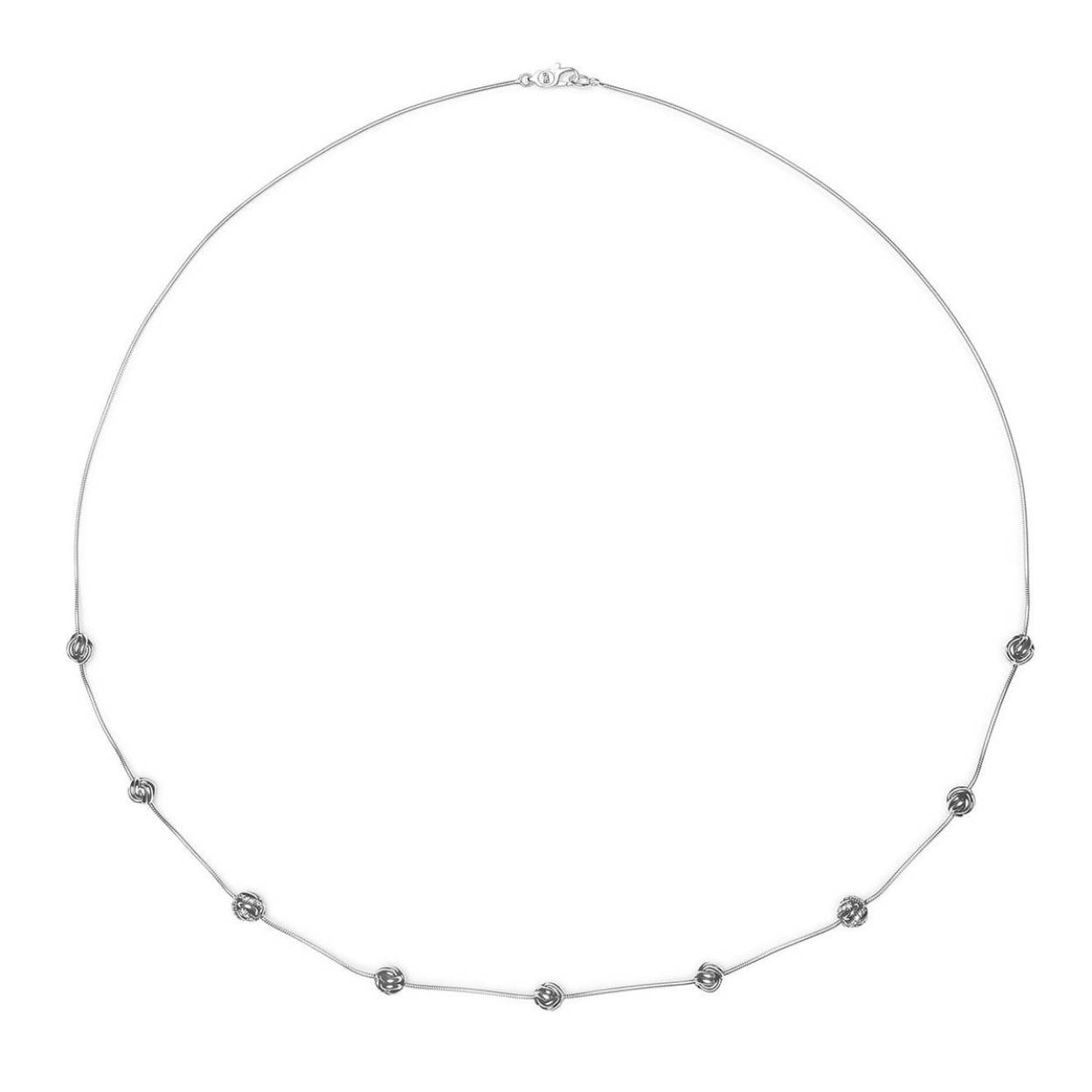 Zilveren ketting gemaakt van eerste gehalte zilver. Deze ketting heeft allerlei fantasiebollen aan de ketting. In de sluiting van de ketting is het Buddha logo gegraveerd.