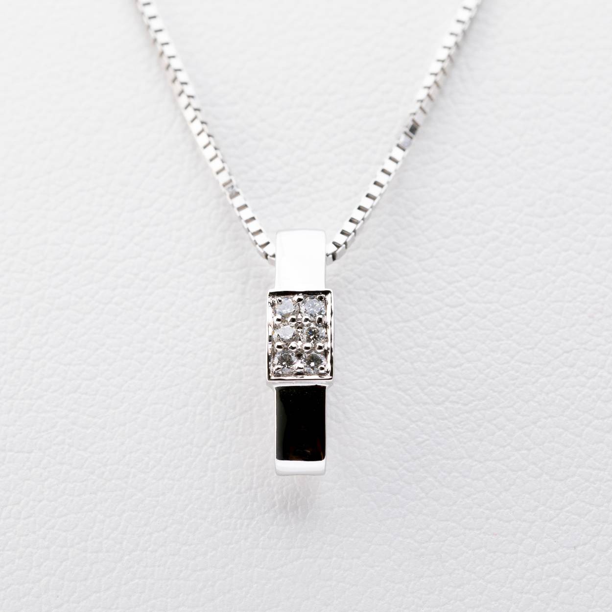 14 karaat witgouden fantasie staaf met 6 diamantjes - briljant geslepen - in chaton gezet van in totaal  0.06 crt.-  GGA0624