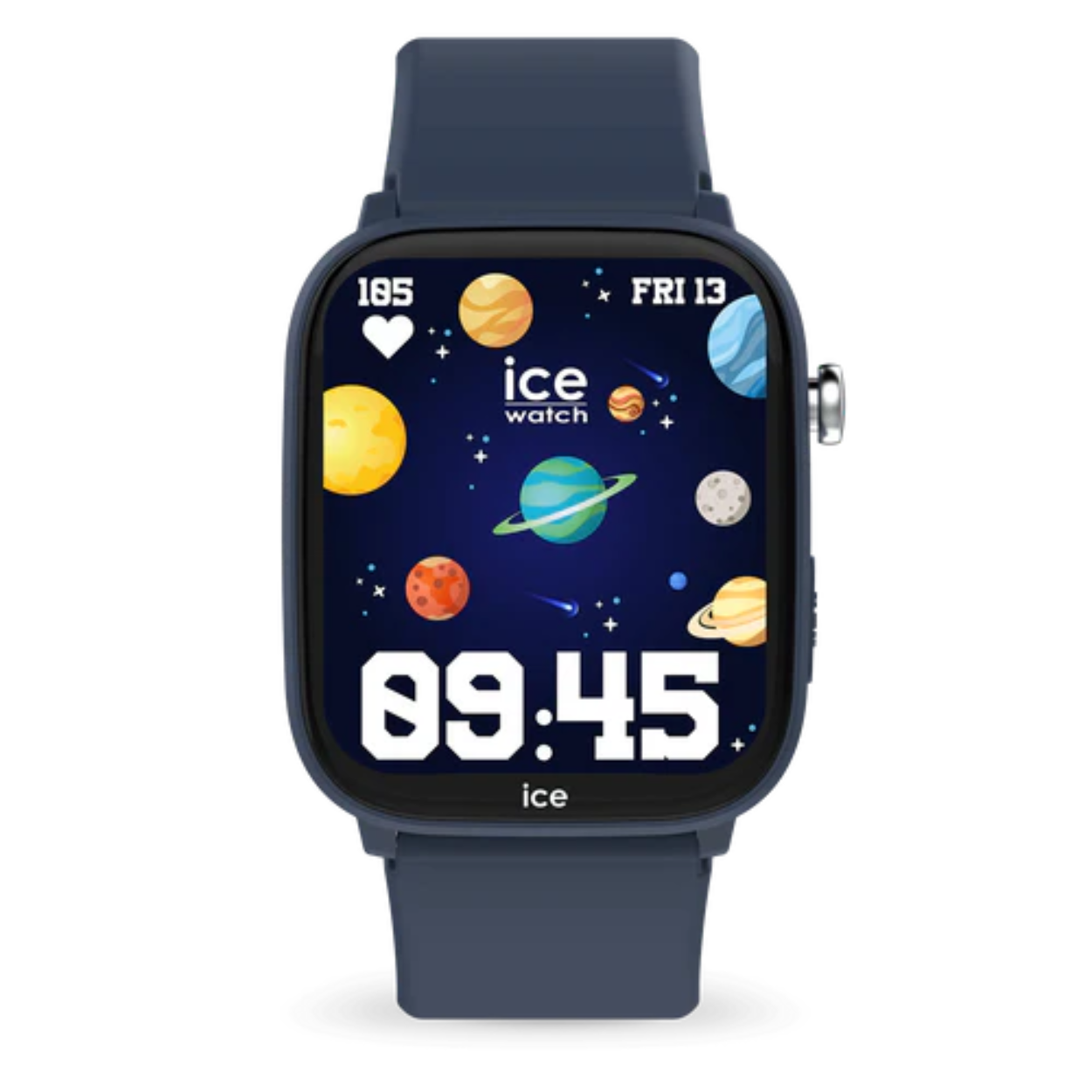 Een wereldprimeur: verbonden kinderen en een horloge met geolocatie

Ice-Watch onthult een unieke innovatie op de markt: de ICE smart junior 3.0 Find My, een verbonden horloge dat geschikt is voor kinderen. De belangrijkste innovatie is de integratie van Apple's Find My technologie in het horloge. Dit technologische hoogstandje maakt het makkelijker dan ooit om het horloge terug te vinden als het verloren of vergeten is, terwijl het tegelijkertijd een leuke en functionele verbonden ervaring biedt. Het horloge is verbonden met hun iPhone of die van hun ouders en biedt alle functies van een verbonden horloge, plus de Find My-technologie. Met de ICE smart junior 3.0 Find My bieden we veel meer dan alleen een verbonden horloge: we bieden een praktische oplossing voor gezinnen om iets dierbaars als het horloge van hun kind terug te vinden, terwijl ze genieten van een kleurrijk, modern ontwerp.